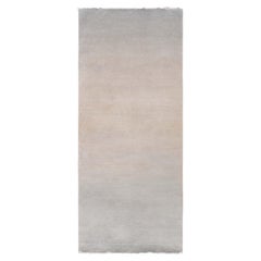 Tapis de table contemporain uni gris clair « Silica Mist » de Doris Leslie Blau