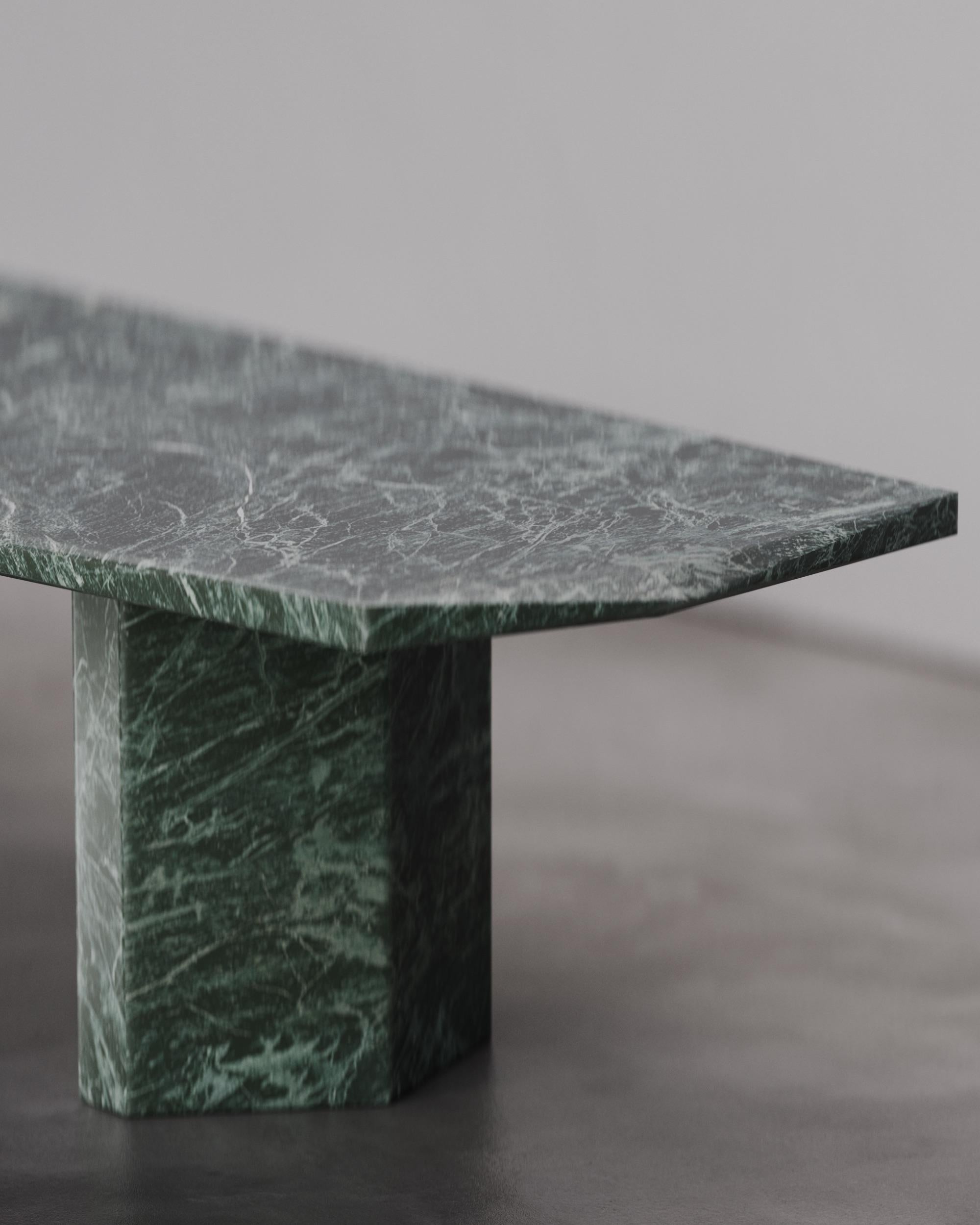 Fait main Table de salle à manger Contemporary Solid Verde Patricia Marble Hera par Tim Vranken en vente