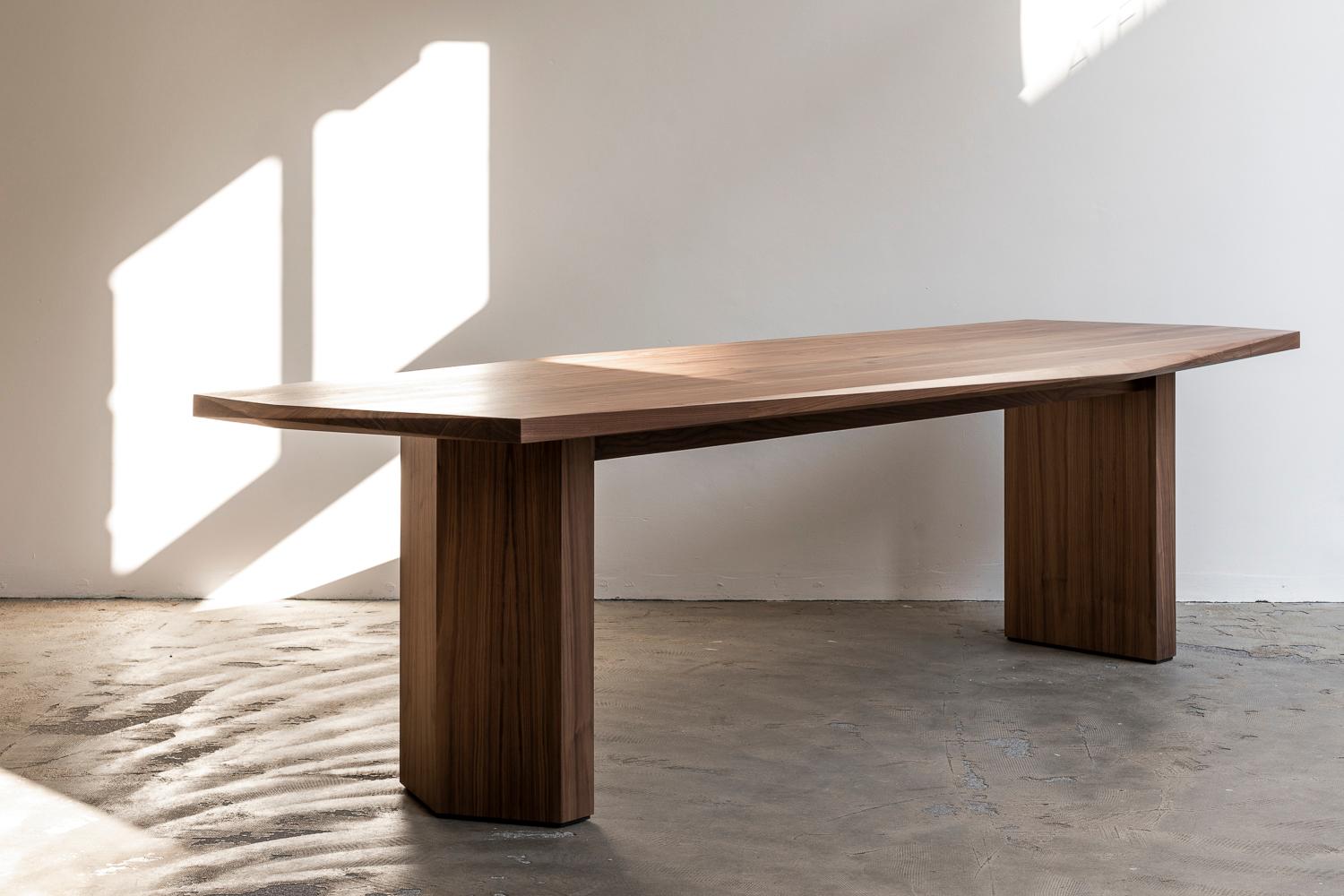 Contemporary Solid Walnut Hera Dining Table Big by Tim Vranken In New Condition For Sale In 1204, CH