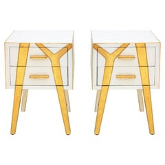 Paire de tables de chevet italiennes contemporaines en bois massif et verre par L.A. Studio