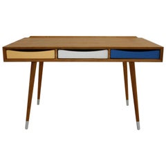 Zeitgenössischer italienischer Schreibtisch aus Massivholz mit drei Schubladen