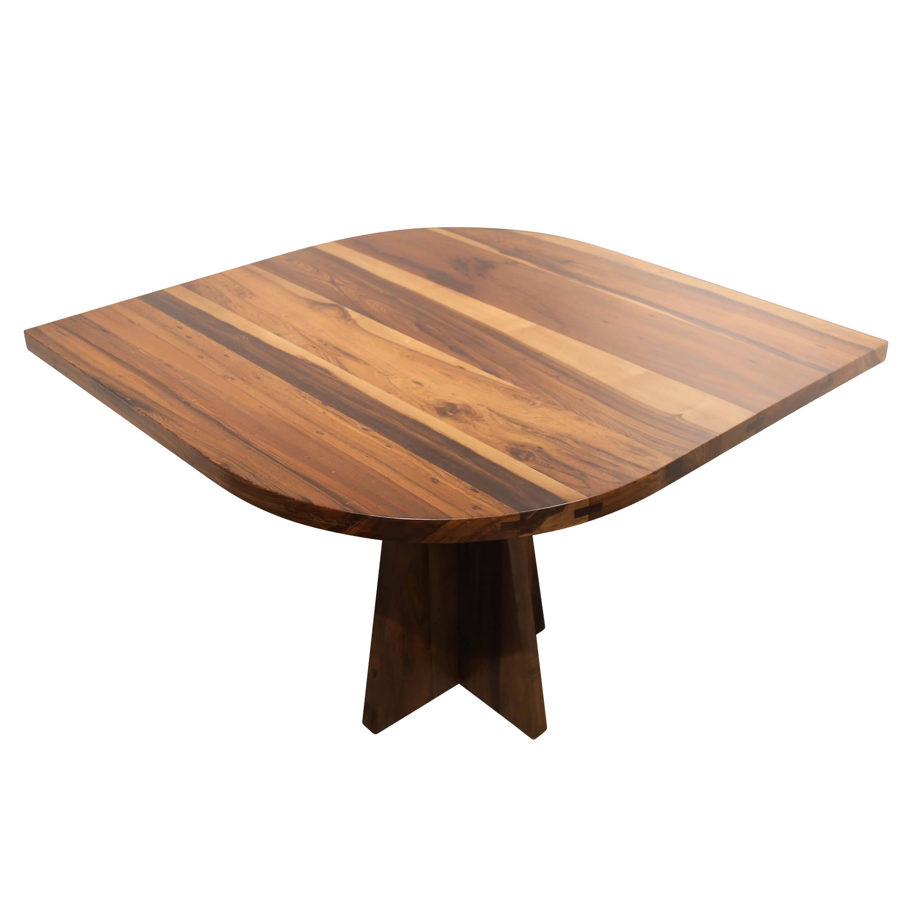 Argentin Table contemporaine Luca en bois massif en forme de goutte d'eau de Costantini en vente