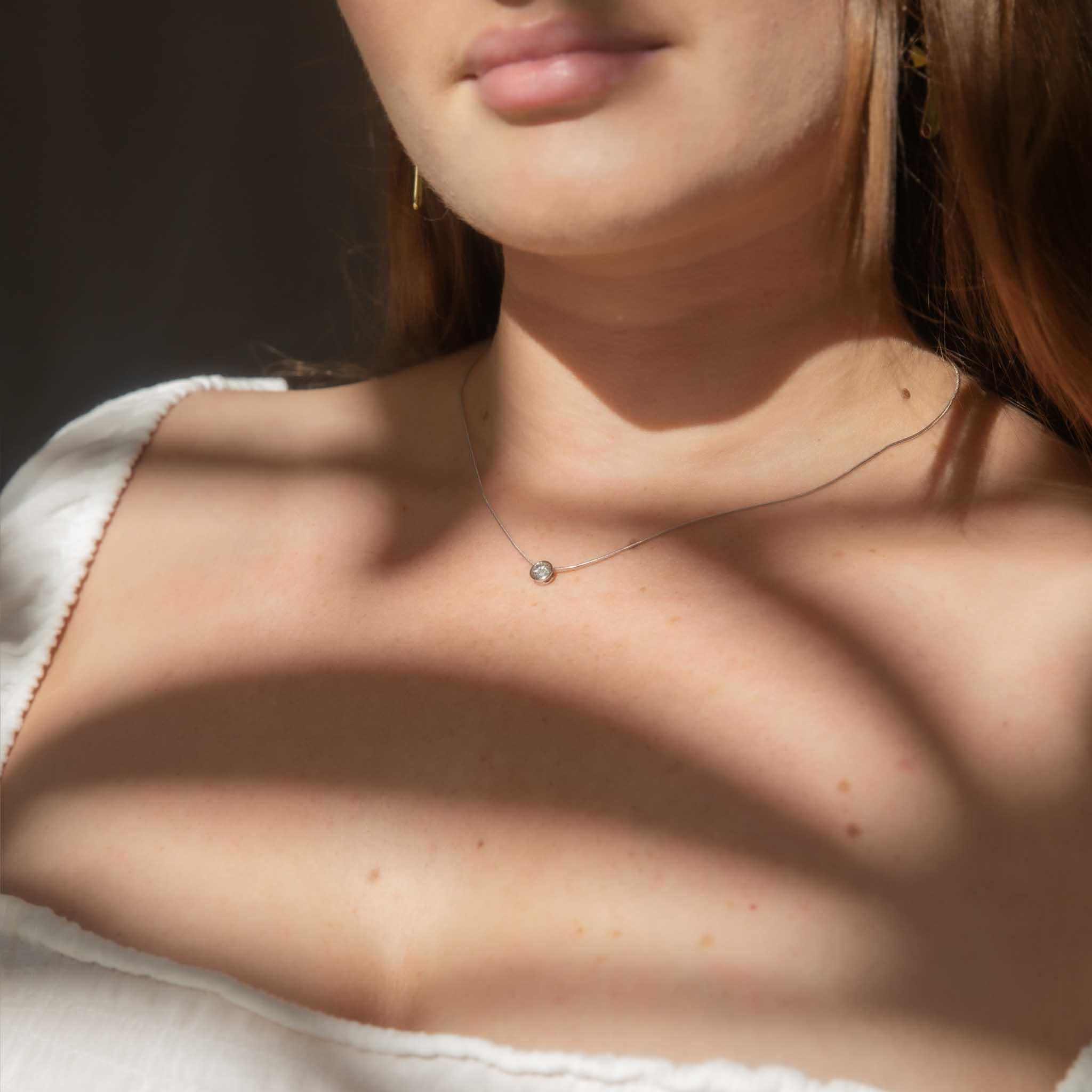 Contemporary Solitaire Brilliant Diamond Fine Necklet 18 Carat White Gold For Sale 3