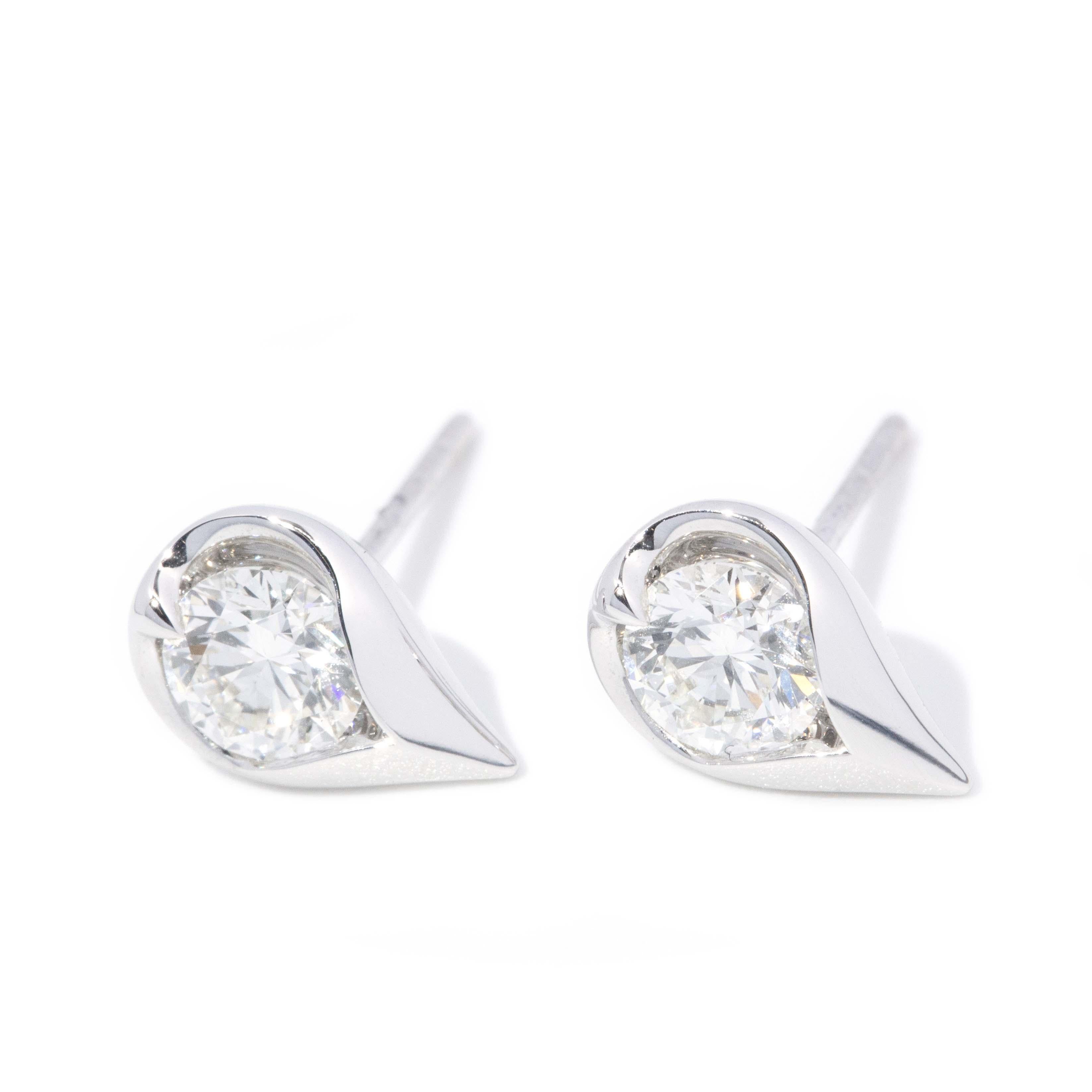 Borchie a cuore con diamante solitario contemporanee in oro bianco 18 carati In condizioni buone in vendita a Hamilton, AU