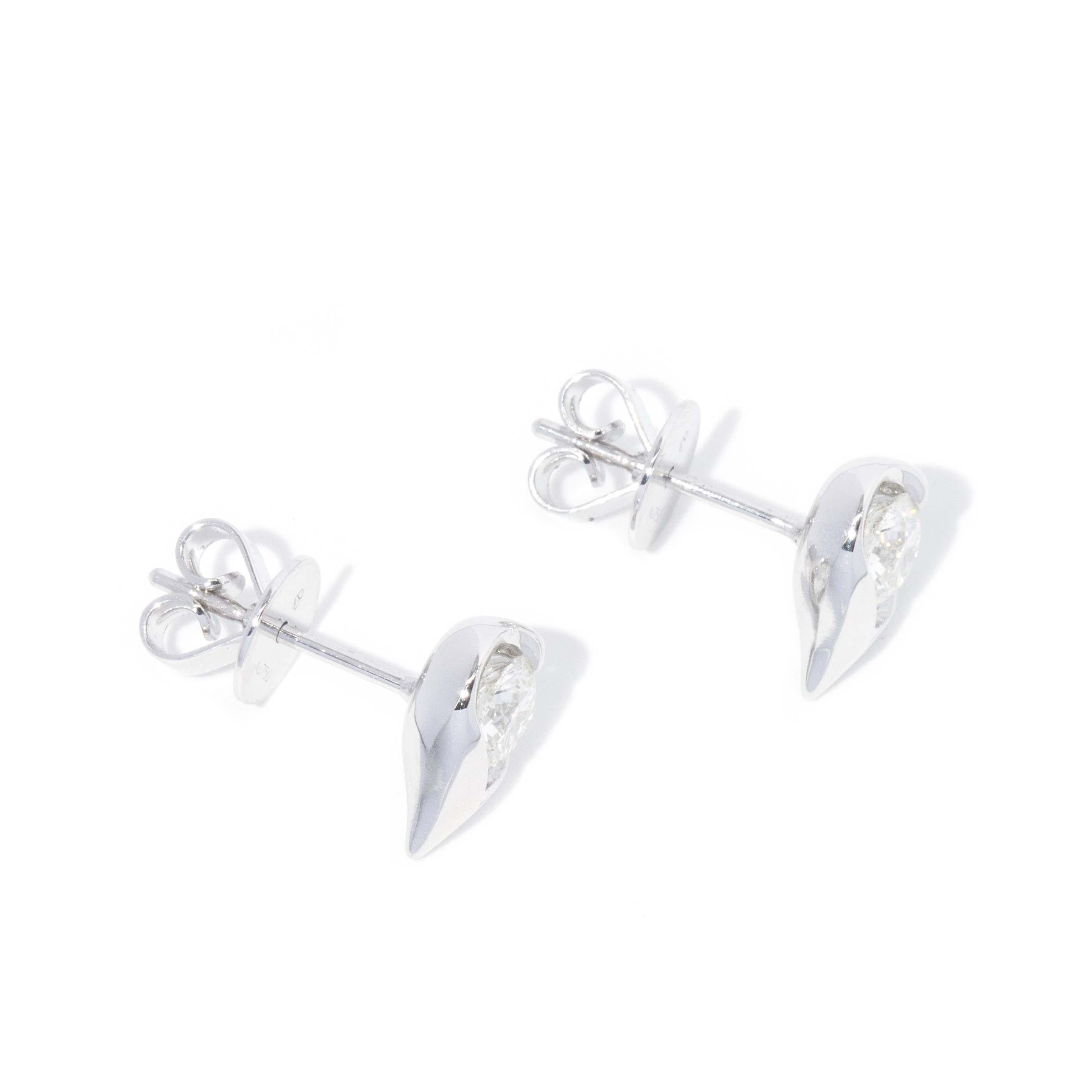 Borchie a cuore con diamante solitario contemporanee in oro bianco 18 carati in vendita 1