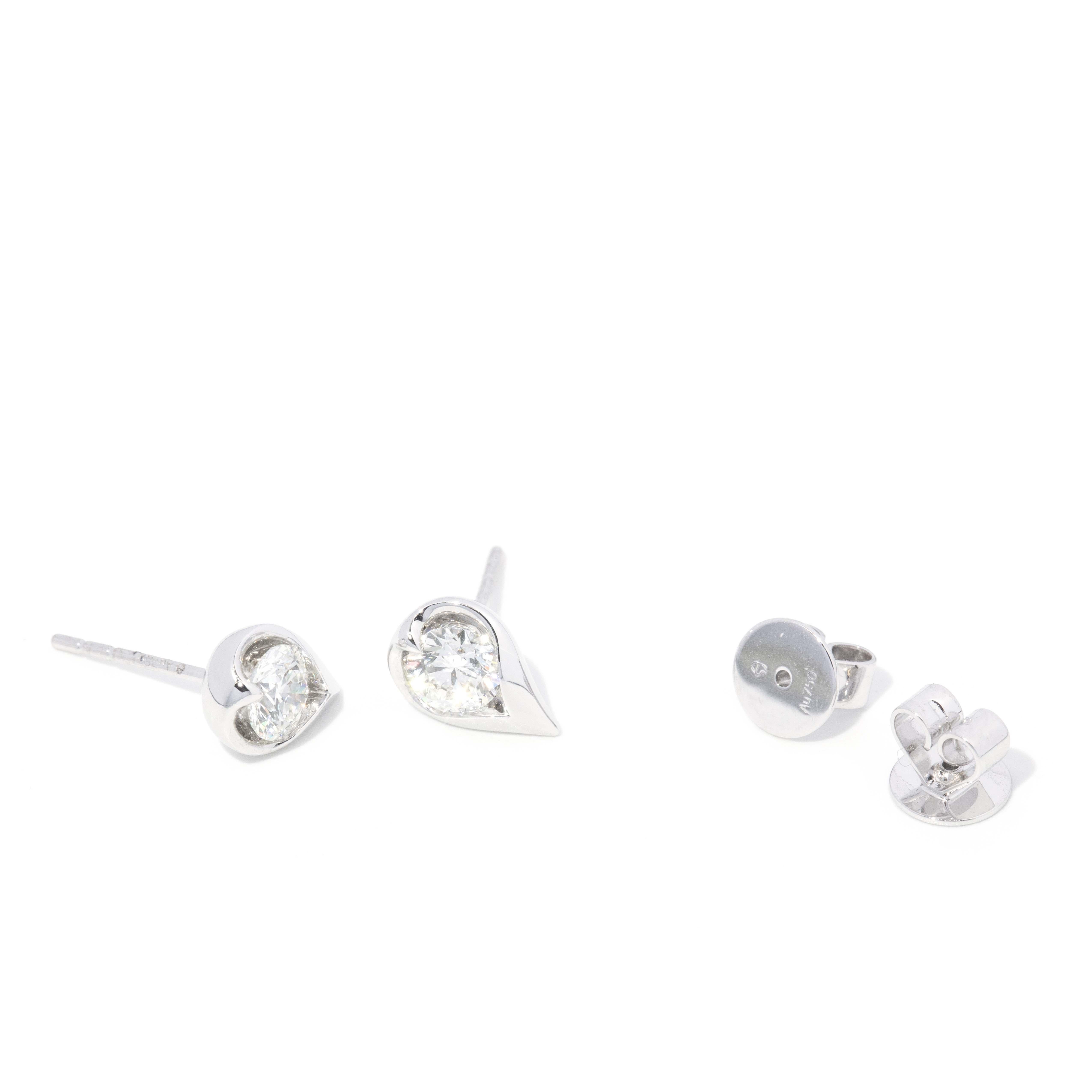 Borchie a cuore con diamante solitario contemporanee in oro bianco 18 carati in vendita 3
