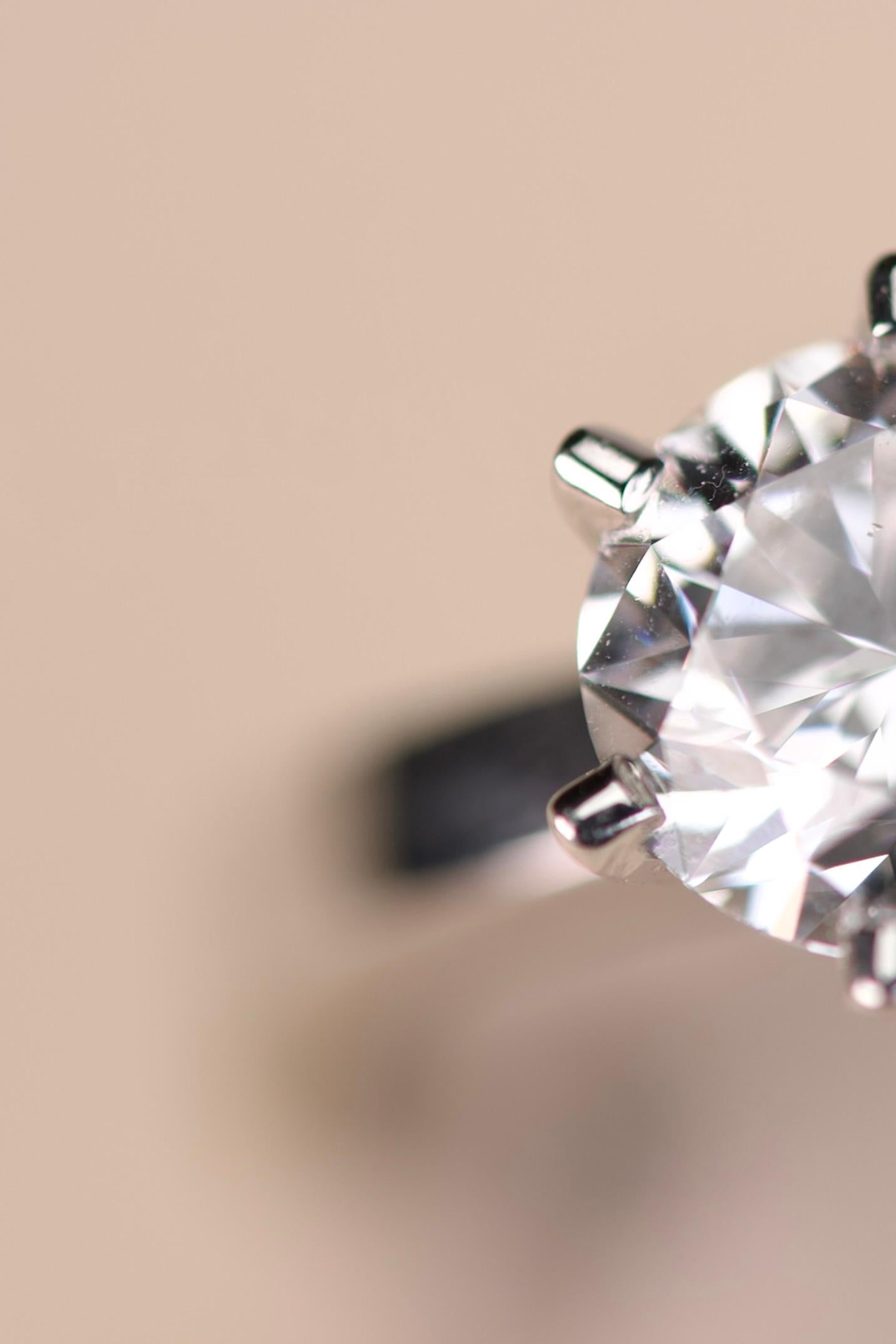 Anillo de Compromiso Contemporáneo de Platino con Diamante Solitario en venta 2