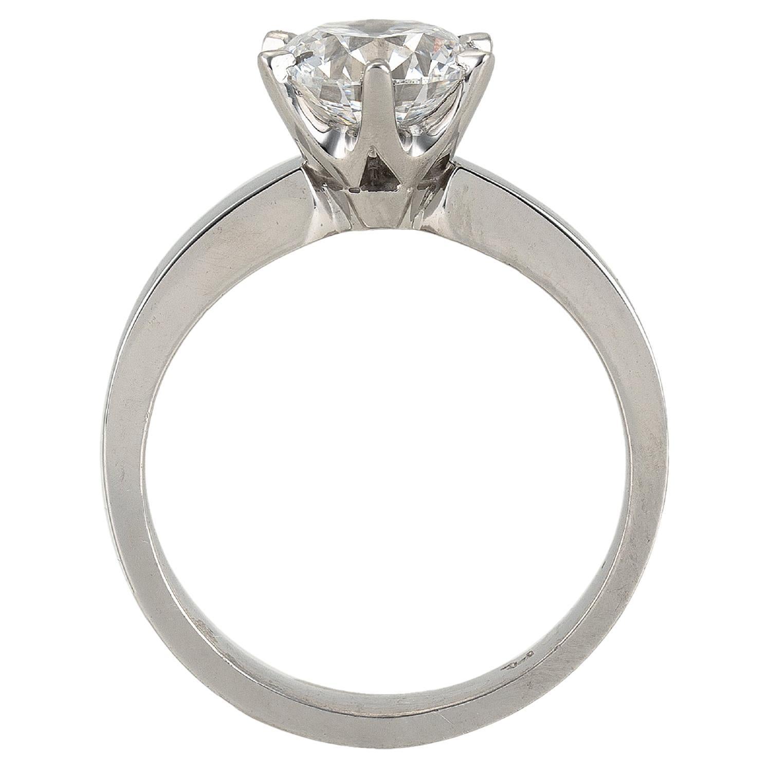 Bague de fiançailles contemporaine en platine avec solitaire et diamant