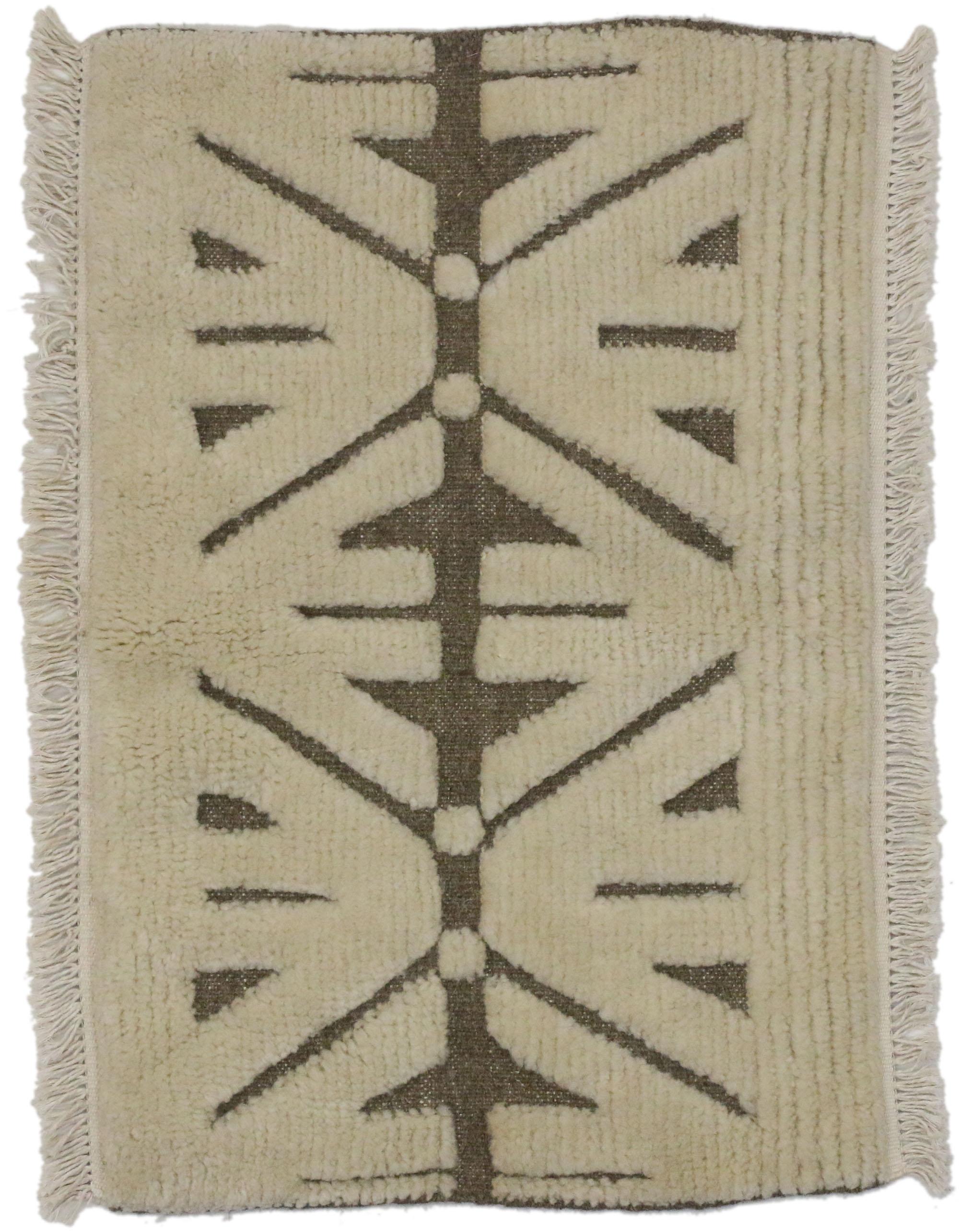 Noué à la main New Contemporary Souf Moroccan High-Low Wagireh Rug with Modern Style (tapis marocain à haute teneur en soufre de style moderne) en vente