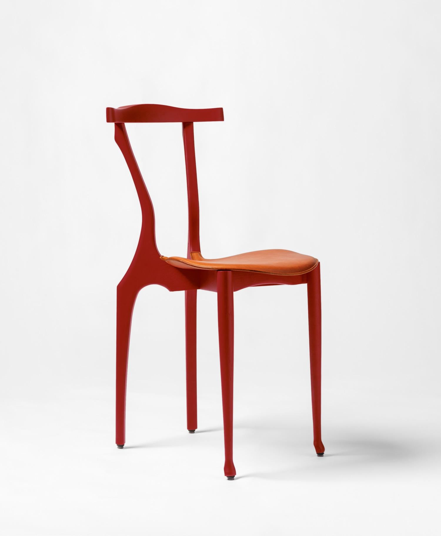 Moderne Chaise espagnole contemporaine Gaulinetta en bois de frêne rouge d'Oscar Tusquets en vente