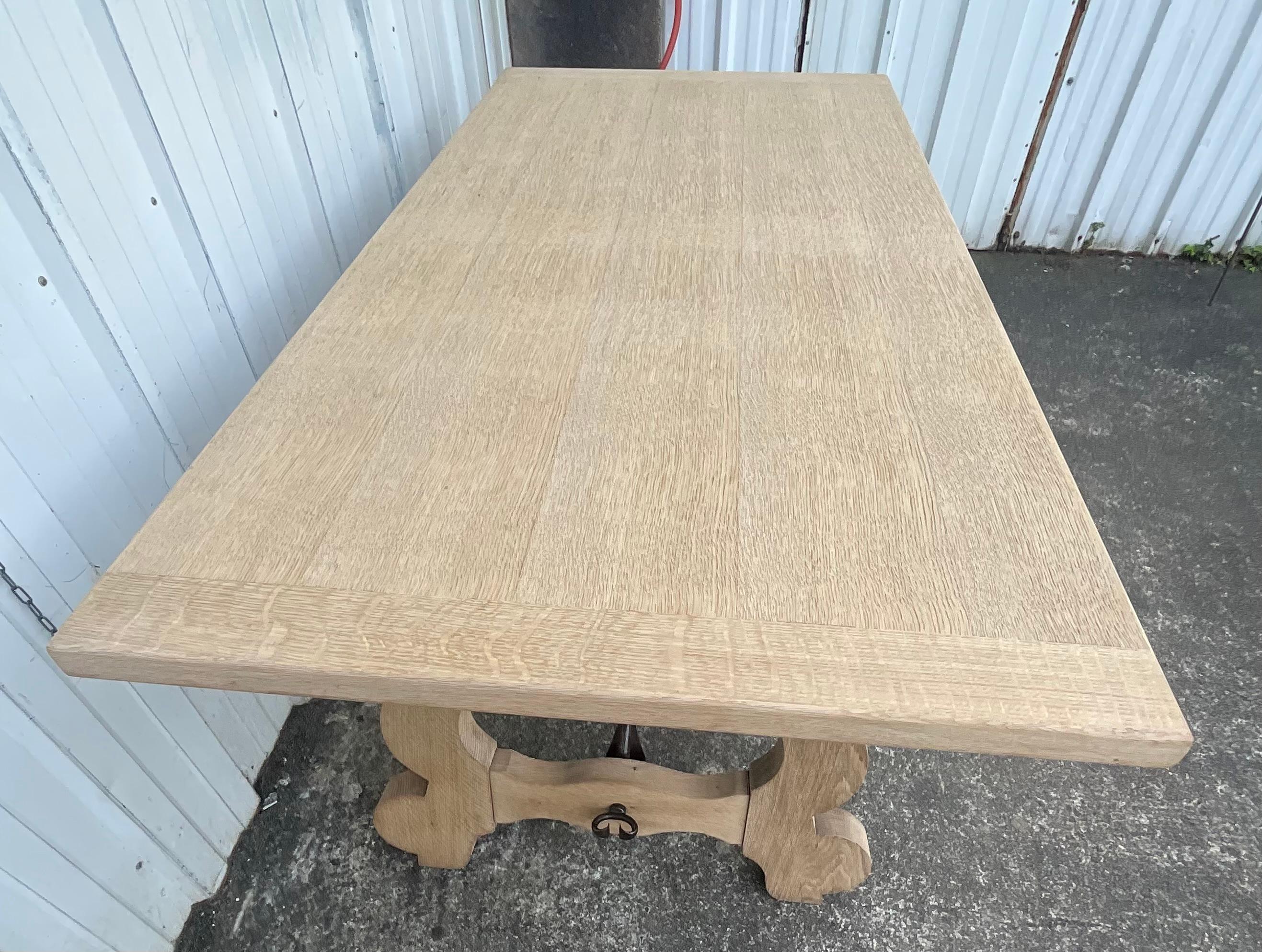 Contemporary Spanish-Style Oak Dining Table and Bench with Wrought Iron Stretche en venta 3
