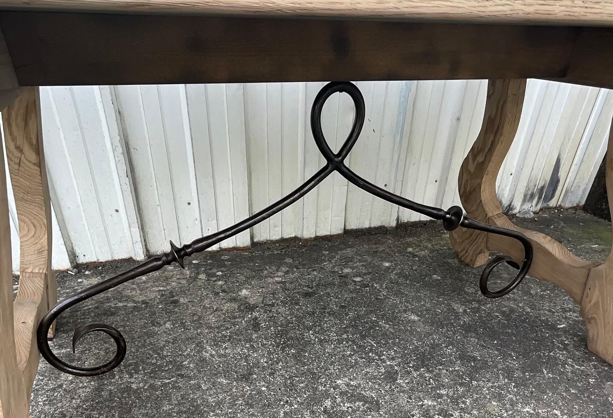 Contemporary Spanish-Style Oak Dining Table and Bench with Wrought Iron Stretche en venta 4