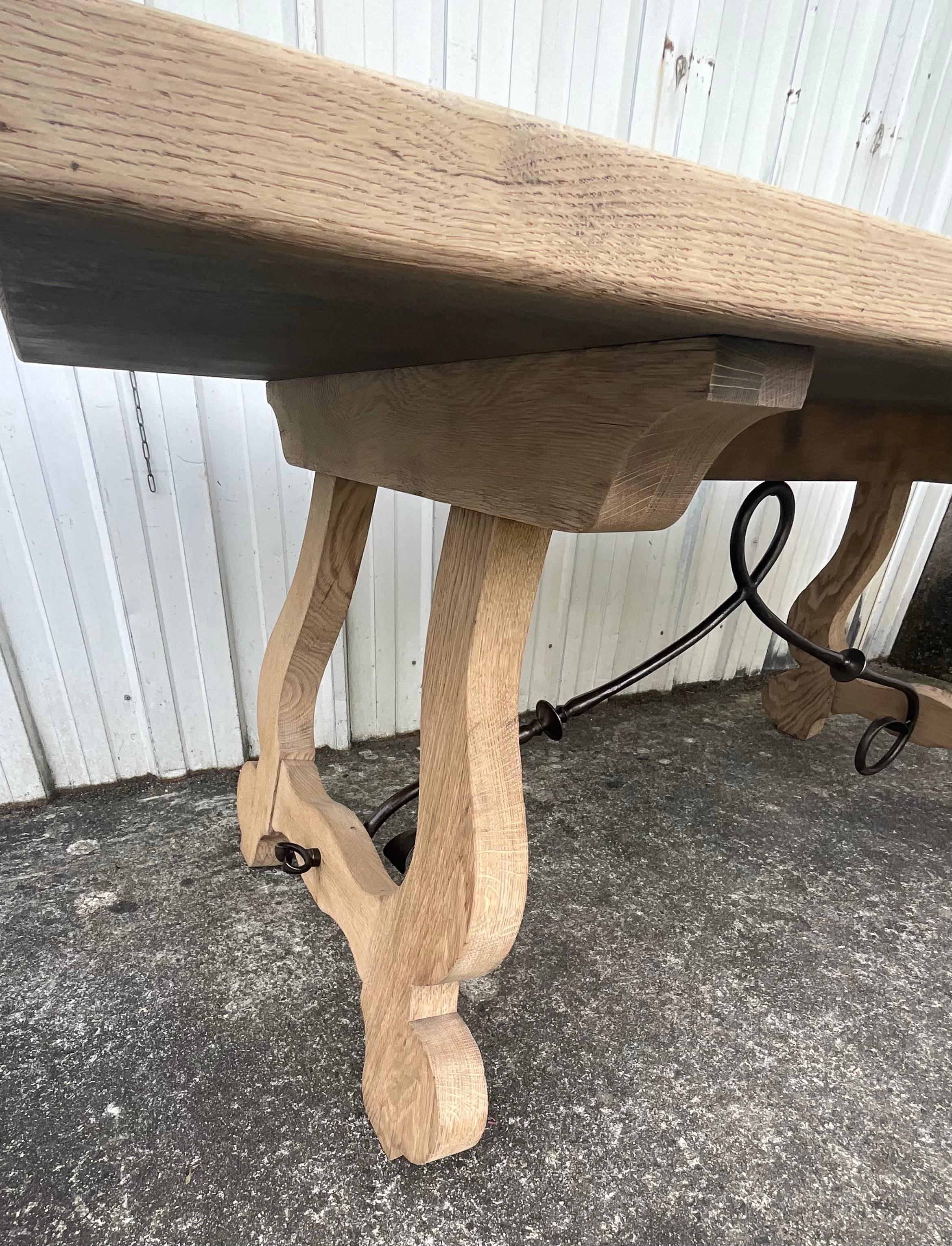Contemporary Spanish-Style Oak Dining Table and Bench with Wrought Iron Stretche en venta 7