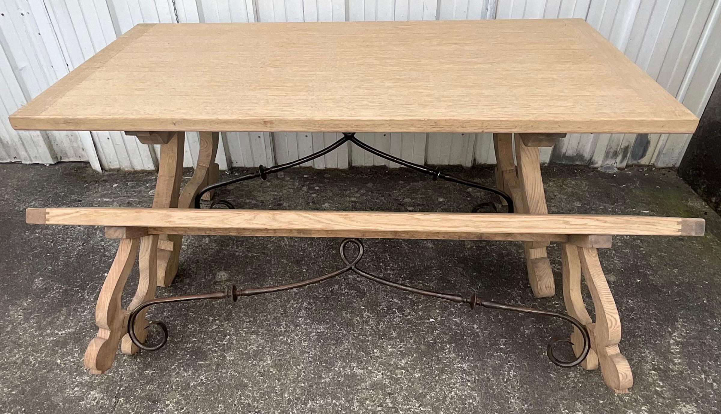 Contemporary Spanish-Style Oak Dining Table and Bench with Wrought Iron Stretche Moderno de mediados de siglo en venta