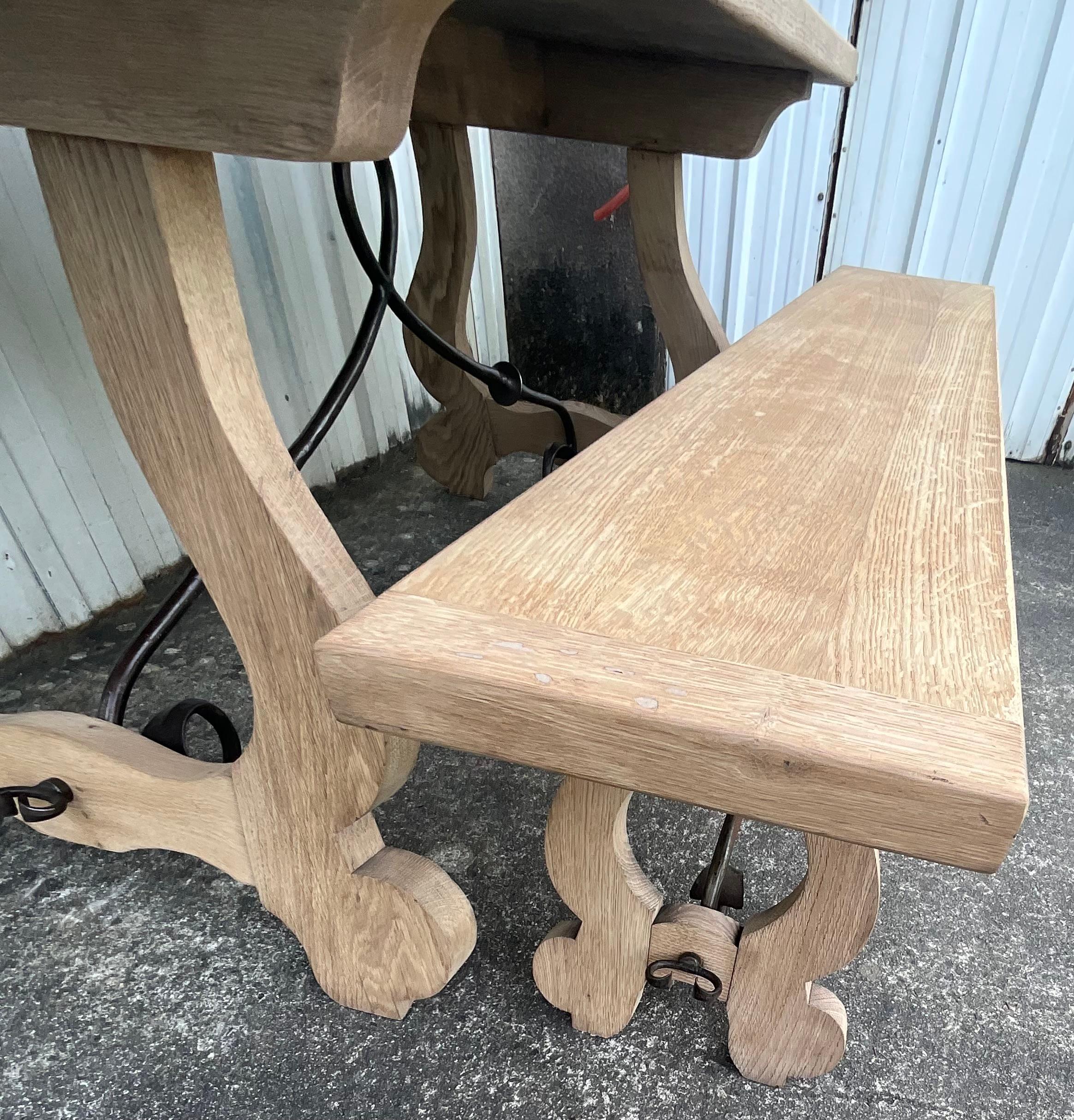 Contemporary Spanish-Style Oak Dining Table and Bench with Wrought Iron Stretche finales del siglo XX en venta