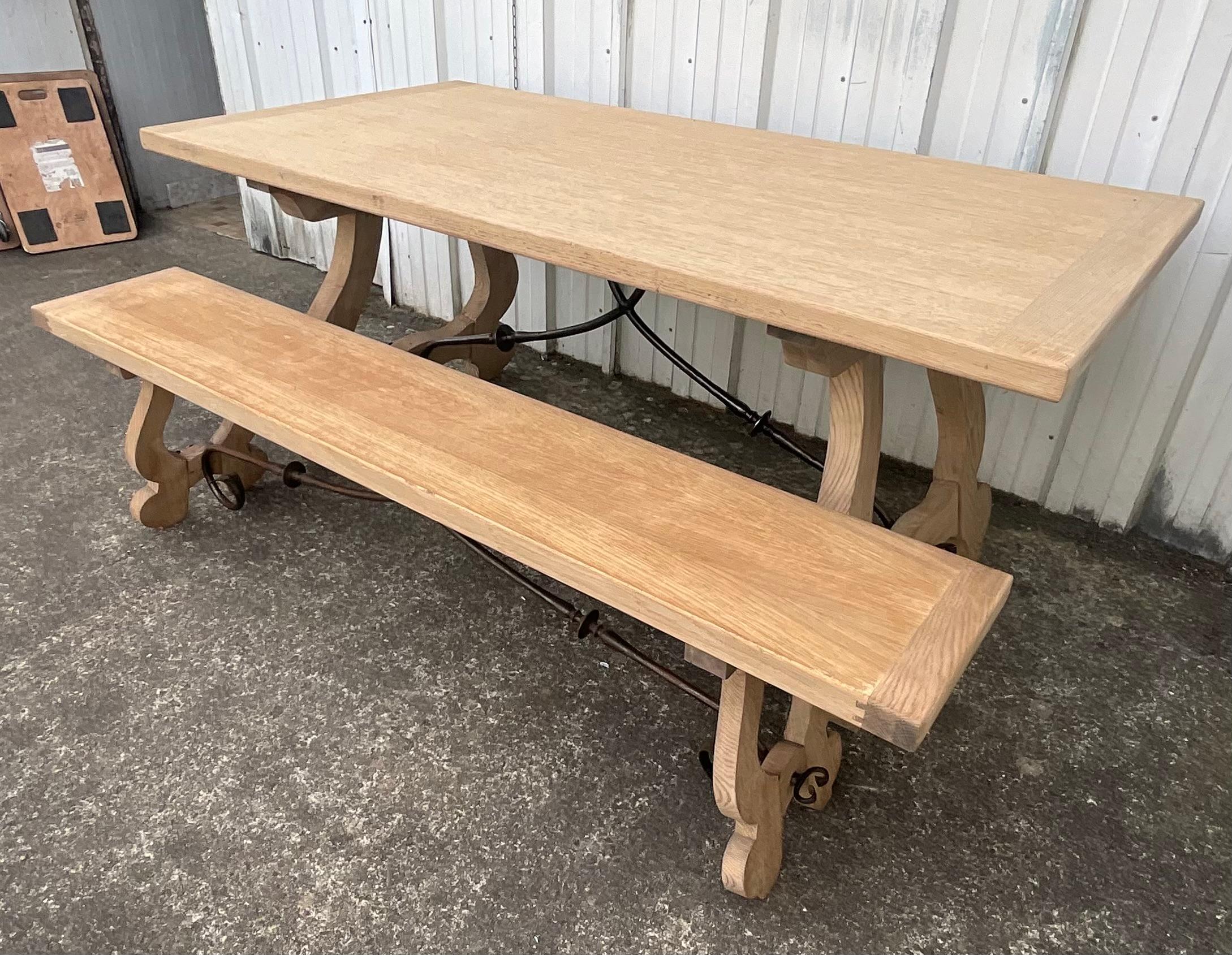 Contemporary Spanish-Style Oak Dining Table and Bench with Wrought Iron Stretche Hierro forjado en venta
