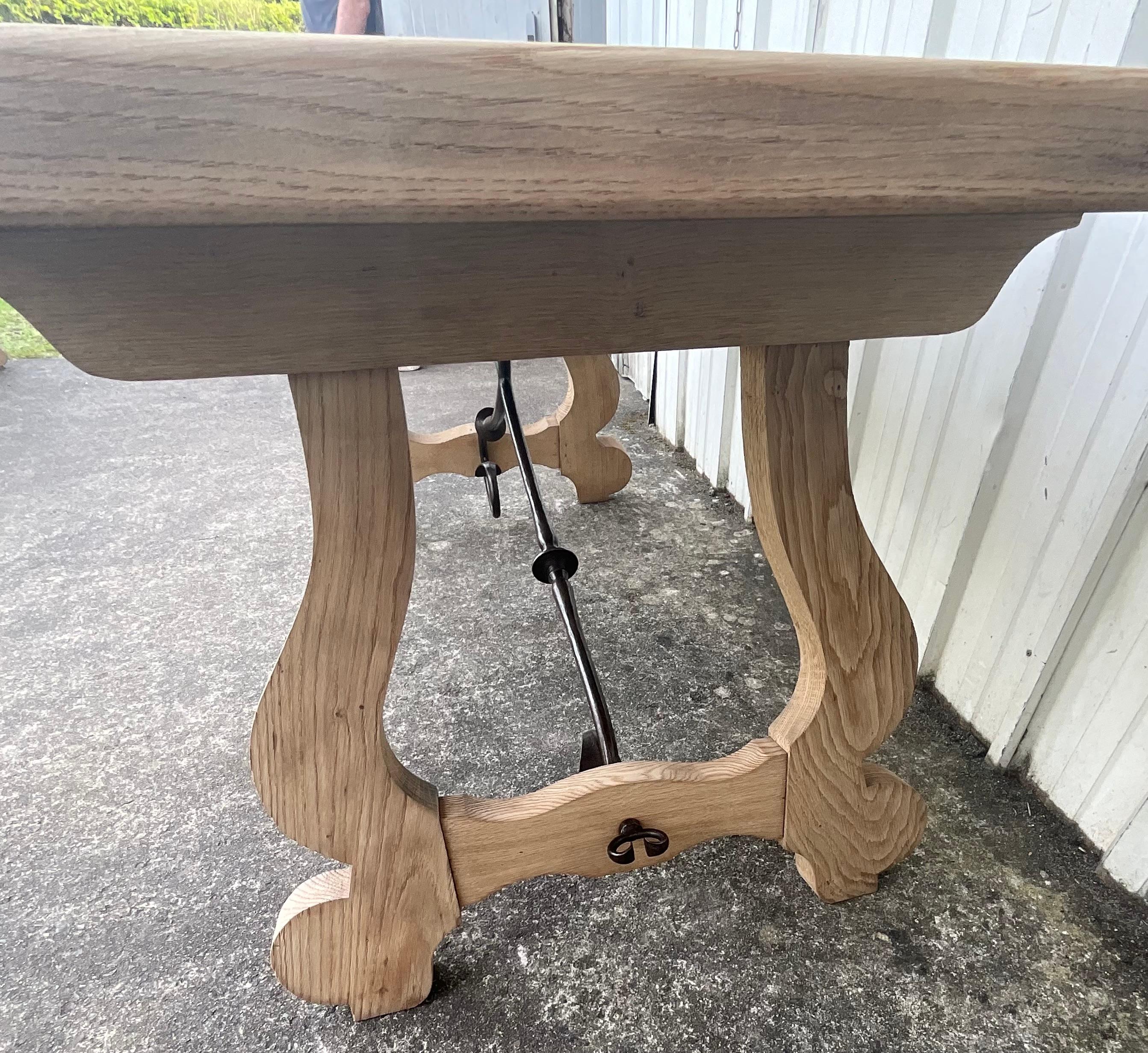 Contemporary Spanish-Style Oak Dining Table and Bench with Wrought Iron Stretche en venta 1