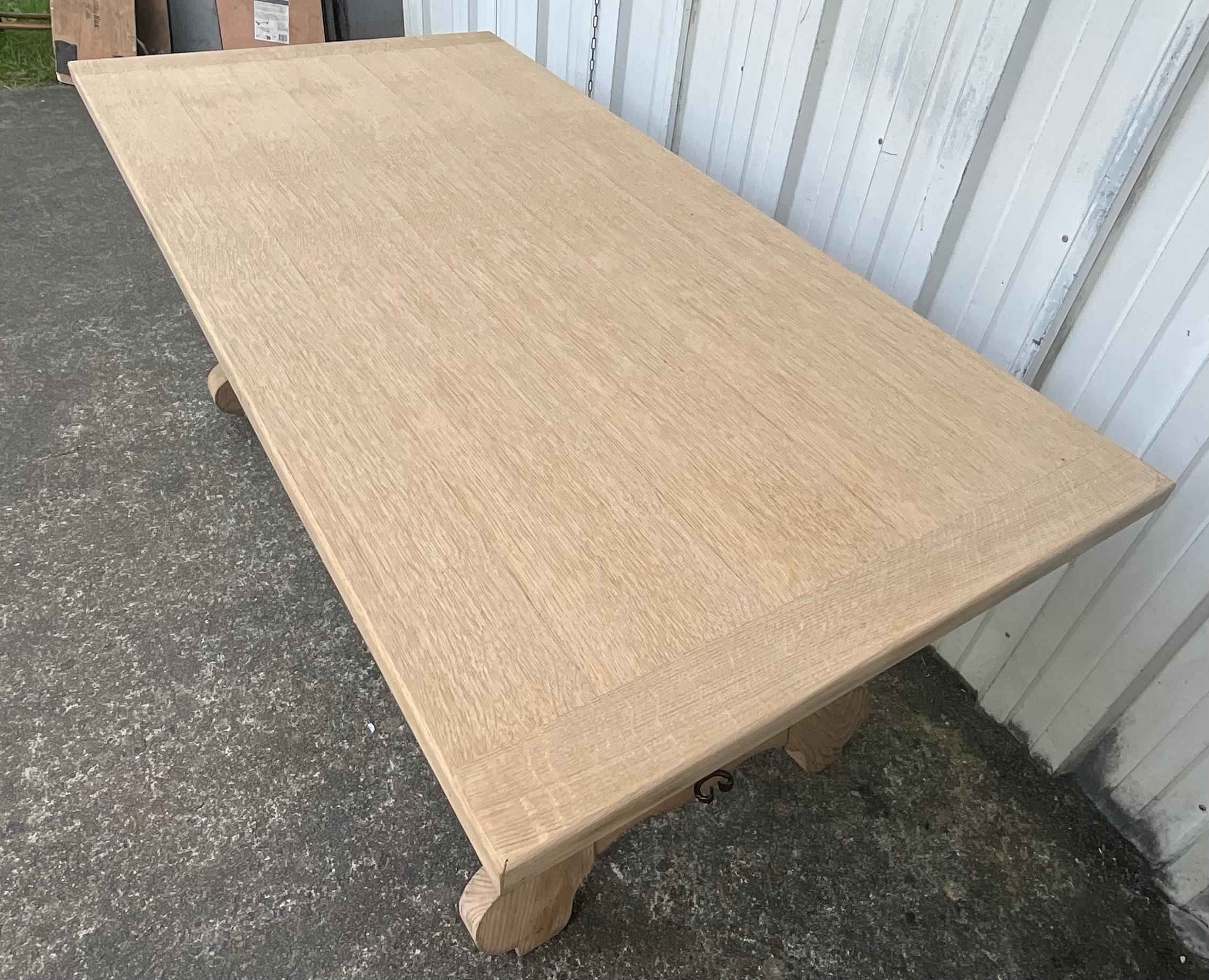 Contemporary Spanish-Style Oak Dining Table and Bench with Wrought Iron Stretche en venta 2