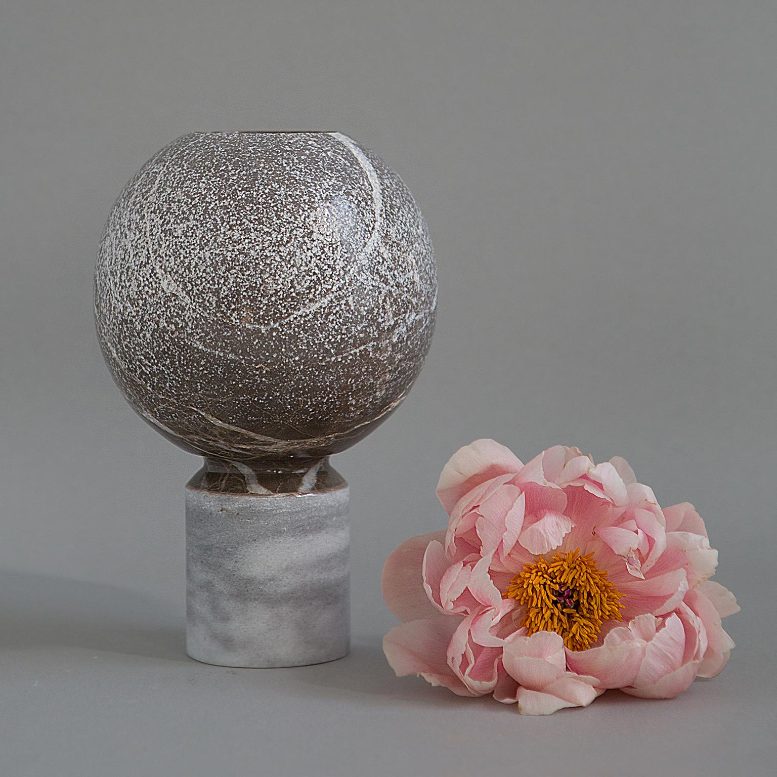 Spheric Vase in Grey Marble and Dolomite For Sale 3