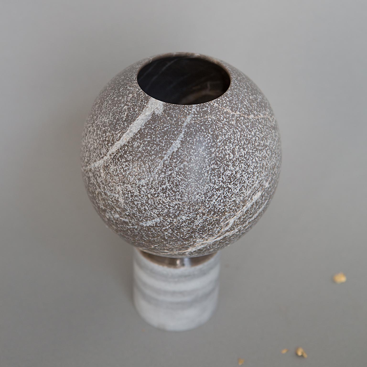 Spheric Vase in Grey Marble and Dolomite For Sale 2