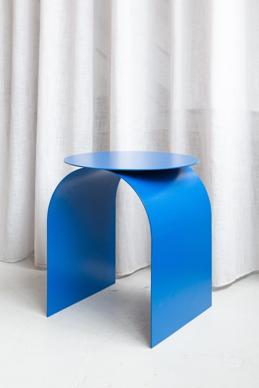 Italian Contemporary Spinzi Palladium metal side table in Electric Blue with round top For Sale