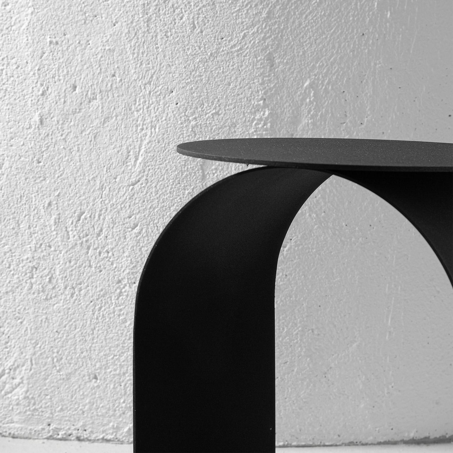 Spinzi Palladium Sculptural Side Table, Black Metal, Collectible Italian Design For Sale 3