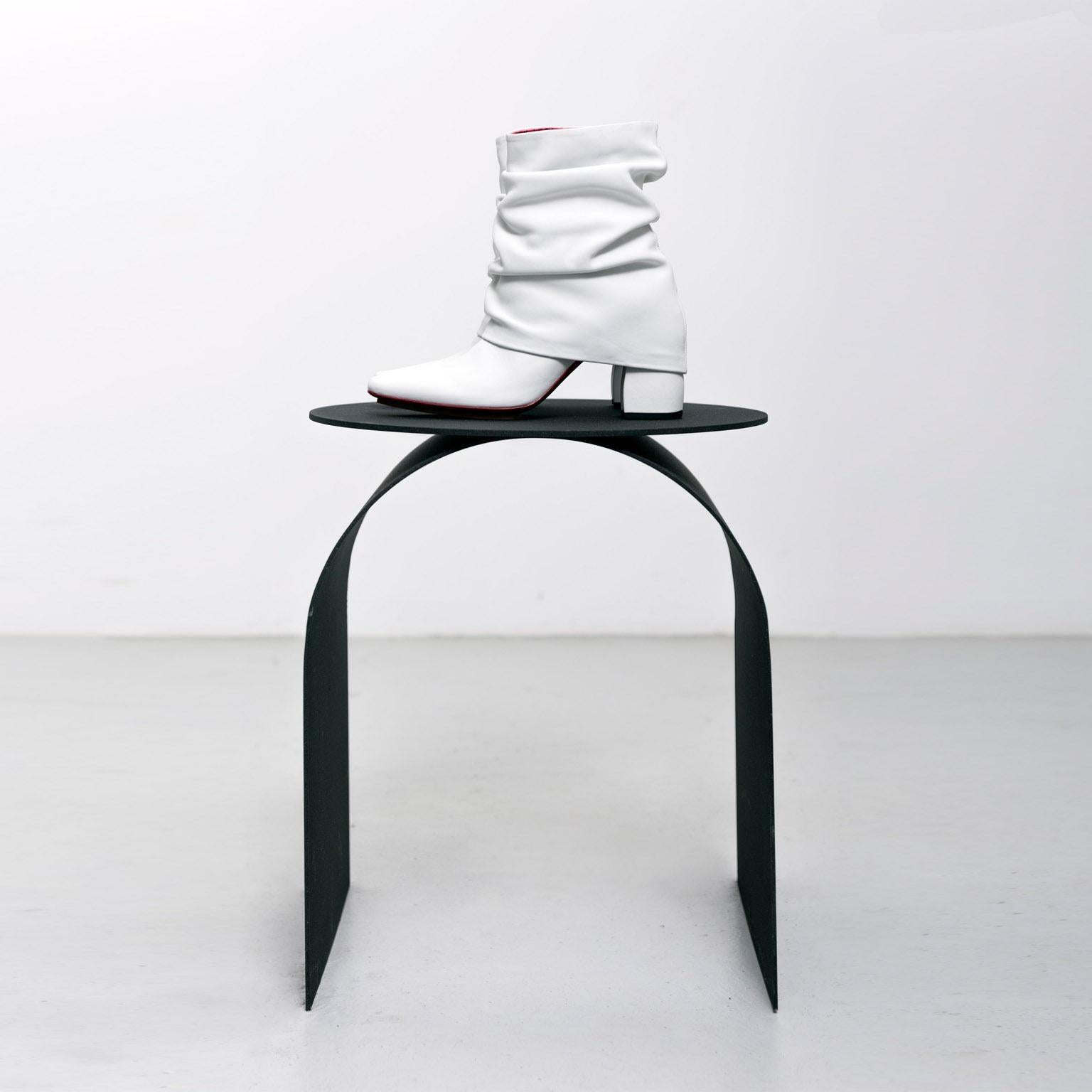 Spinzi Palladium Sculptural Side Table, Black Metal, Collectible Italian Design For Sale 2