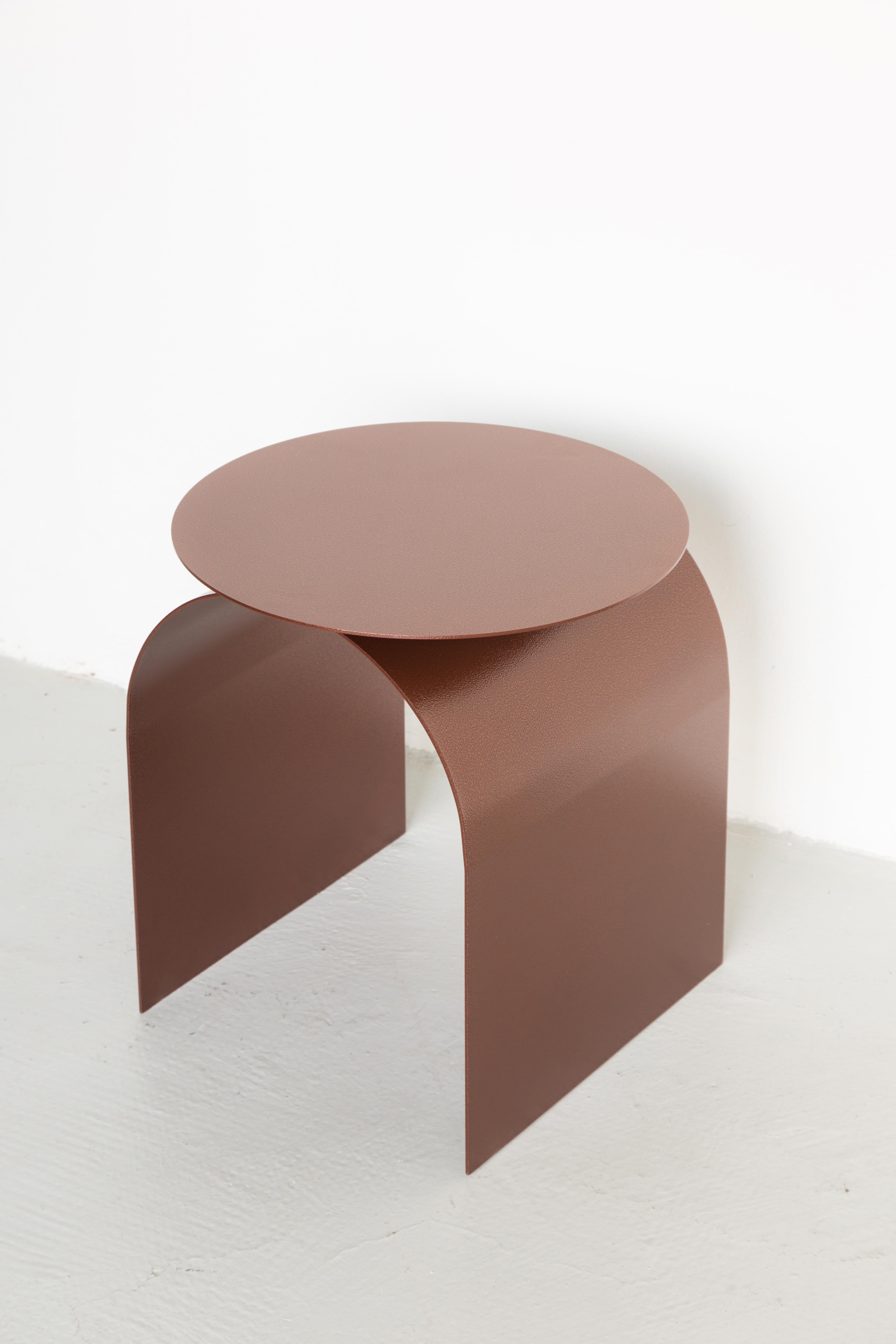 Table d'appoint contemporaine en métal Spinzi Palladium en cuivre Hammer avec plateau rond Neuf - En vente à Milano, IT