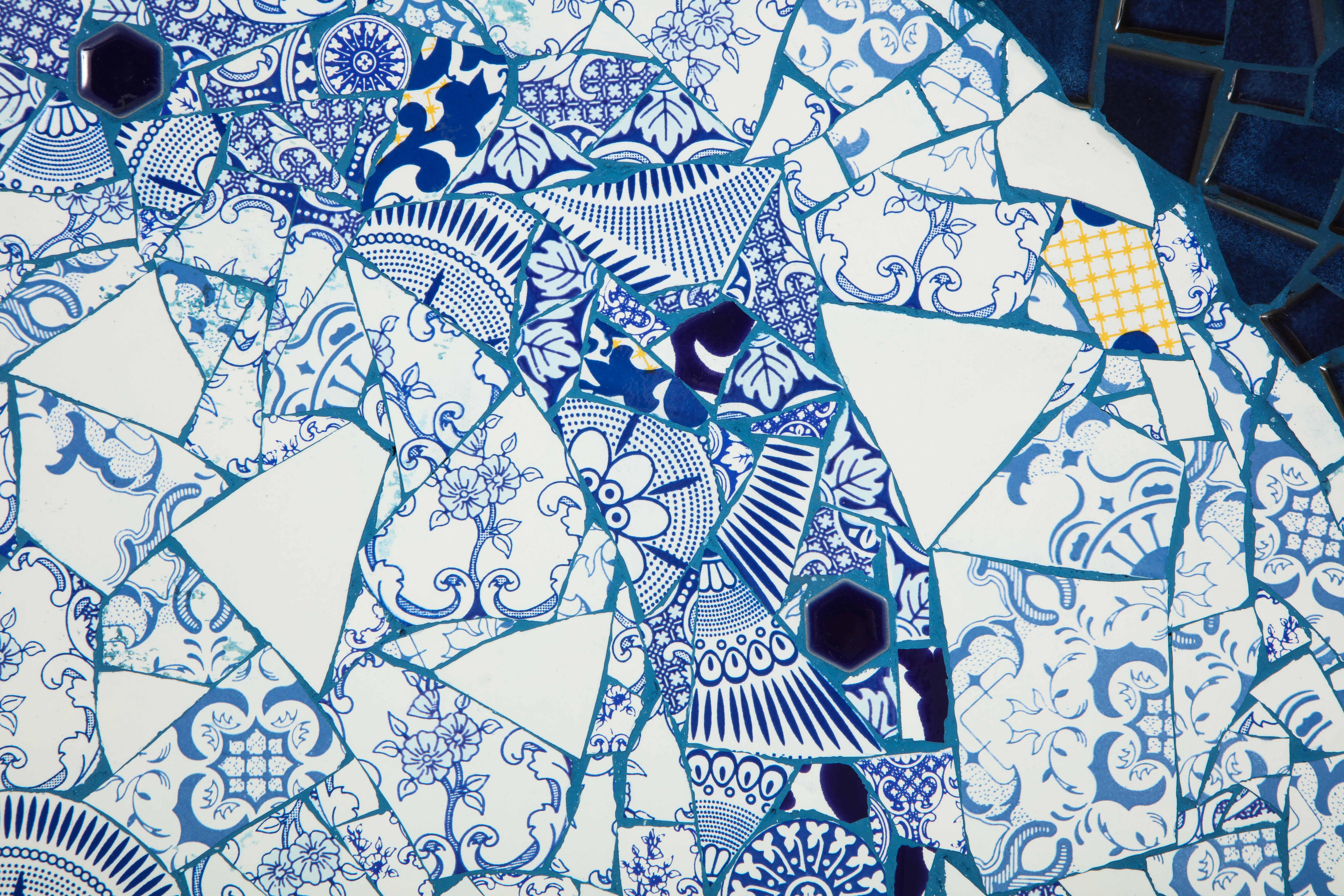 Mosaico espiral contemporáneo 02 de la artista brasileña Mariana Lloyd en venta 2