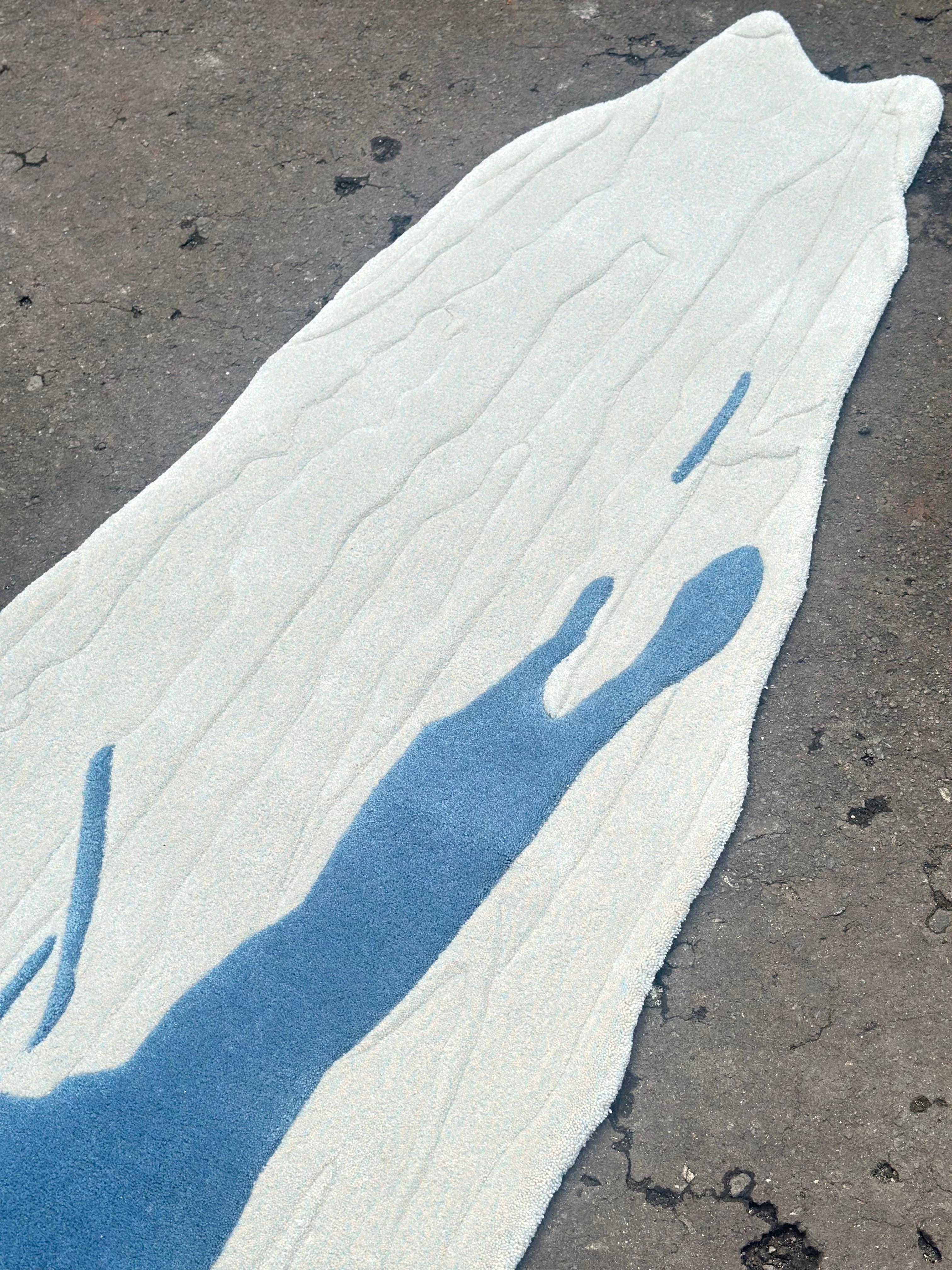 Contemporary Splash Rug – Abstract Blue on White, Wool Acrylic Blend For Sale 1