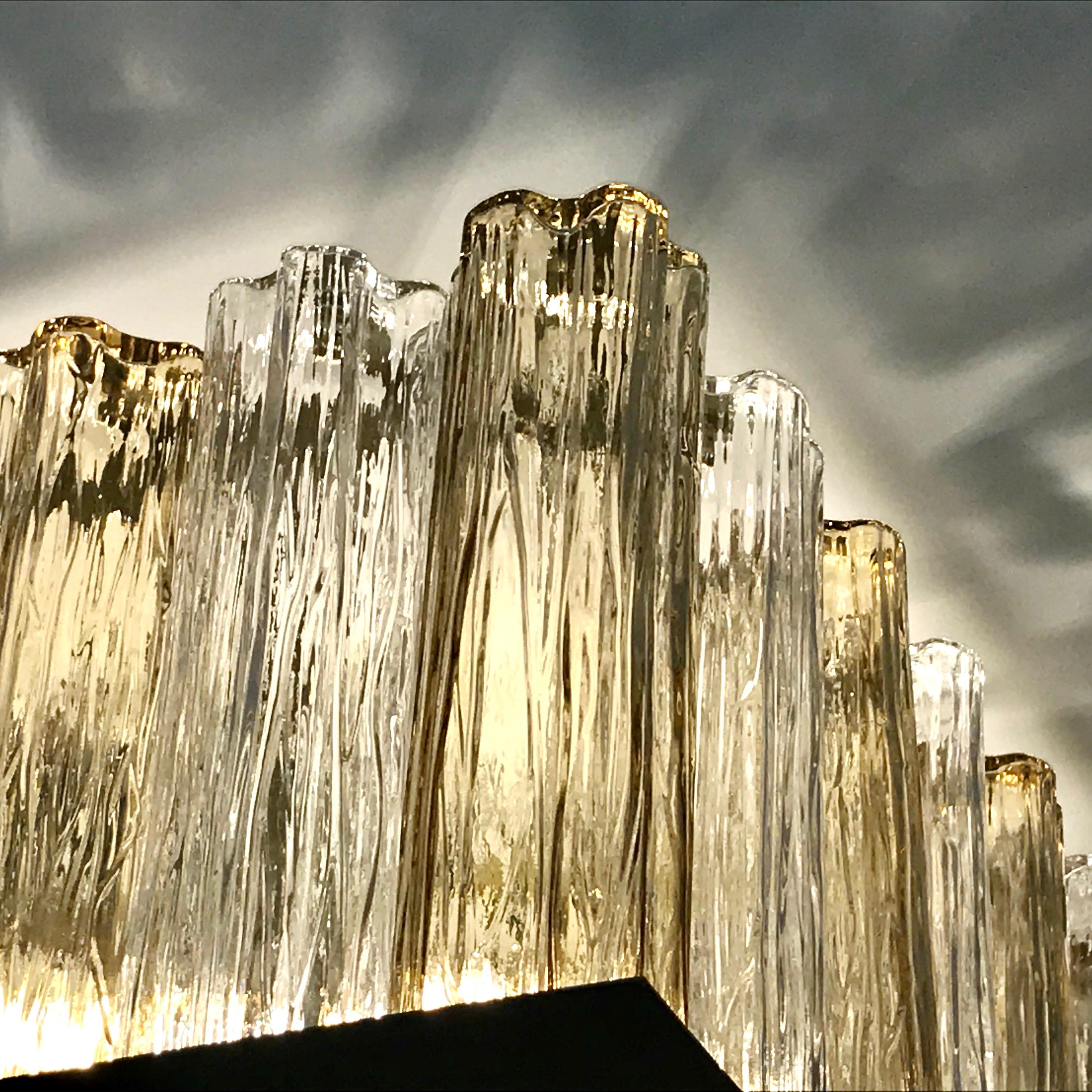 Italiano Lampadario a filo contemporaneo quadrato in cristallo italiano e vetro di Murano ambrato in vendita