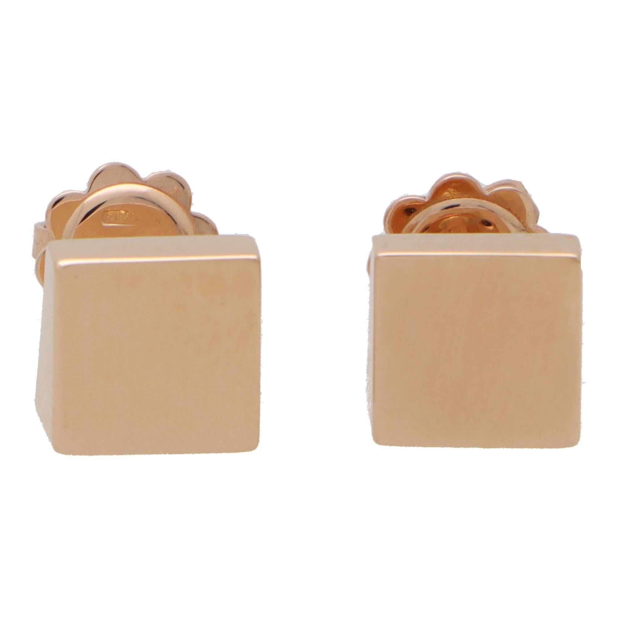 Contemporary Square Stud Earrings in 18k Rose Gold In New Condition For Sale In London, GB