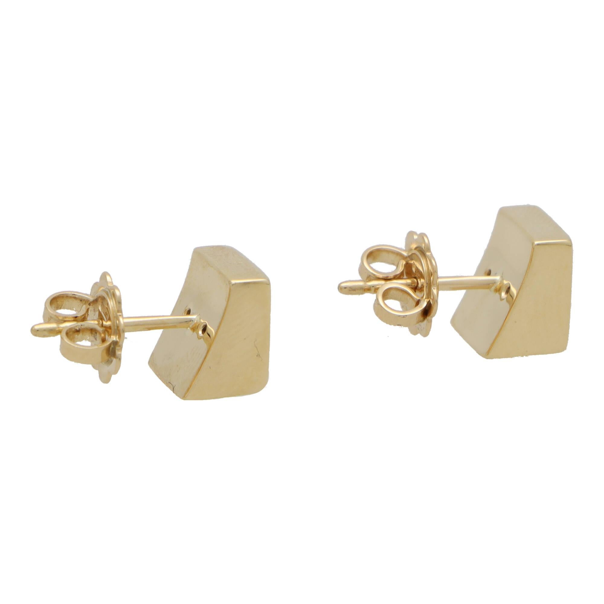Women's or Men's Contemporary Square Stud Earrings in 18k Yellow Gold For Sale