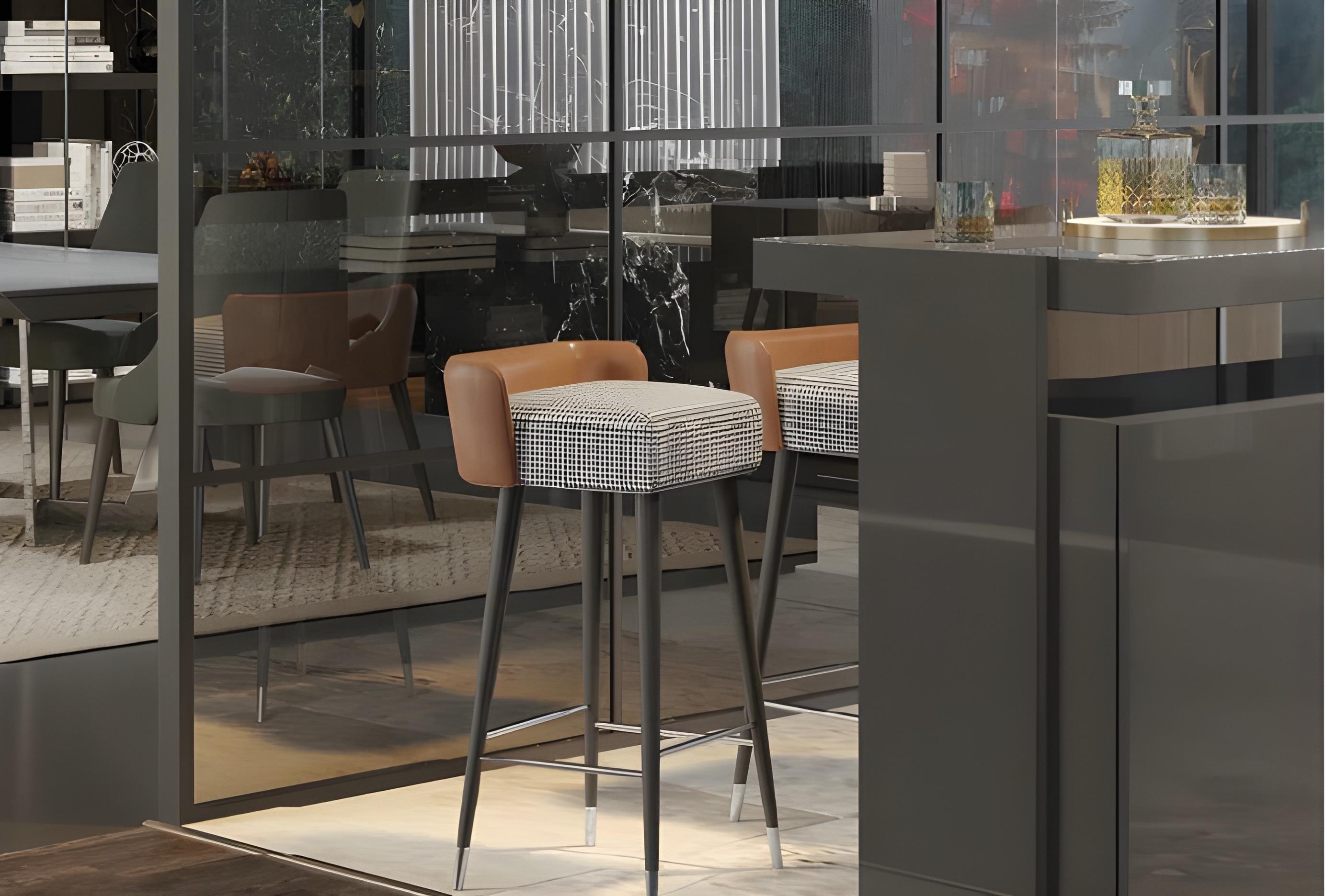 Contemporary Squared Barstool mit niedriger Rückenlehne, lackierten Beinen und metallischen Akzenten (21. Jahrhundert und zeitgenössisch) im Angebot