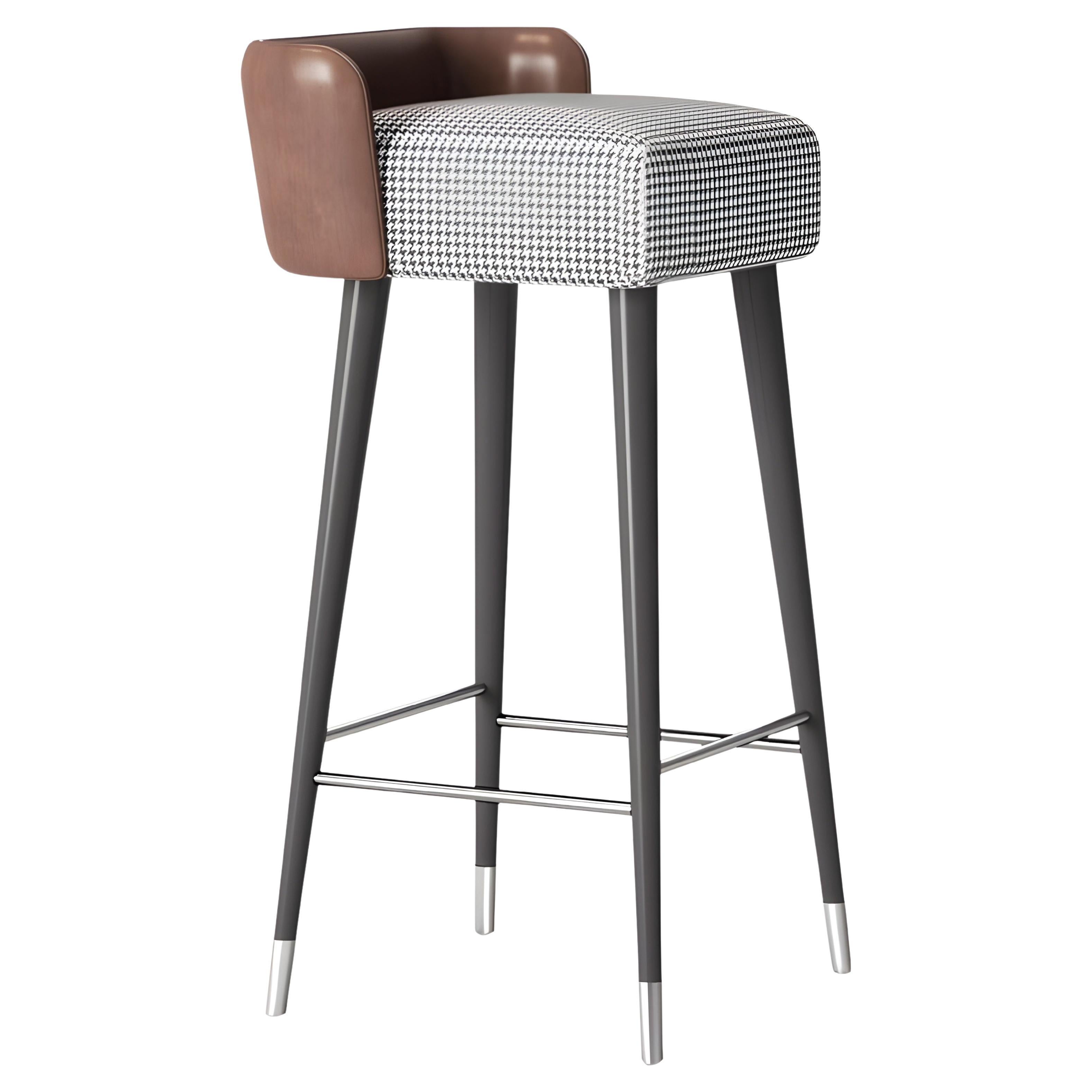 Taburete de bar contemporáneo cuadrado con respaldo bajo, patas lacadas y detalles metálicos