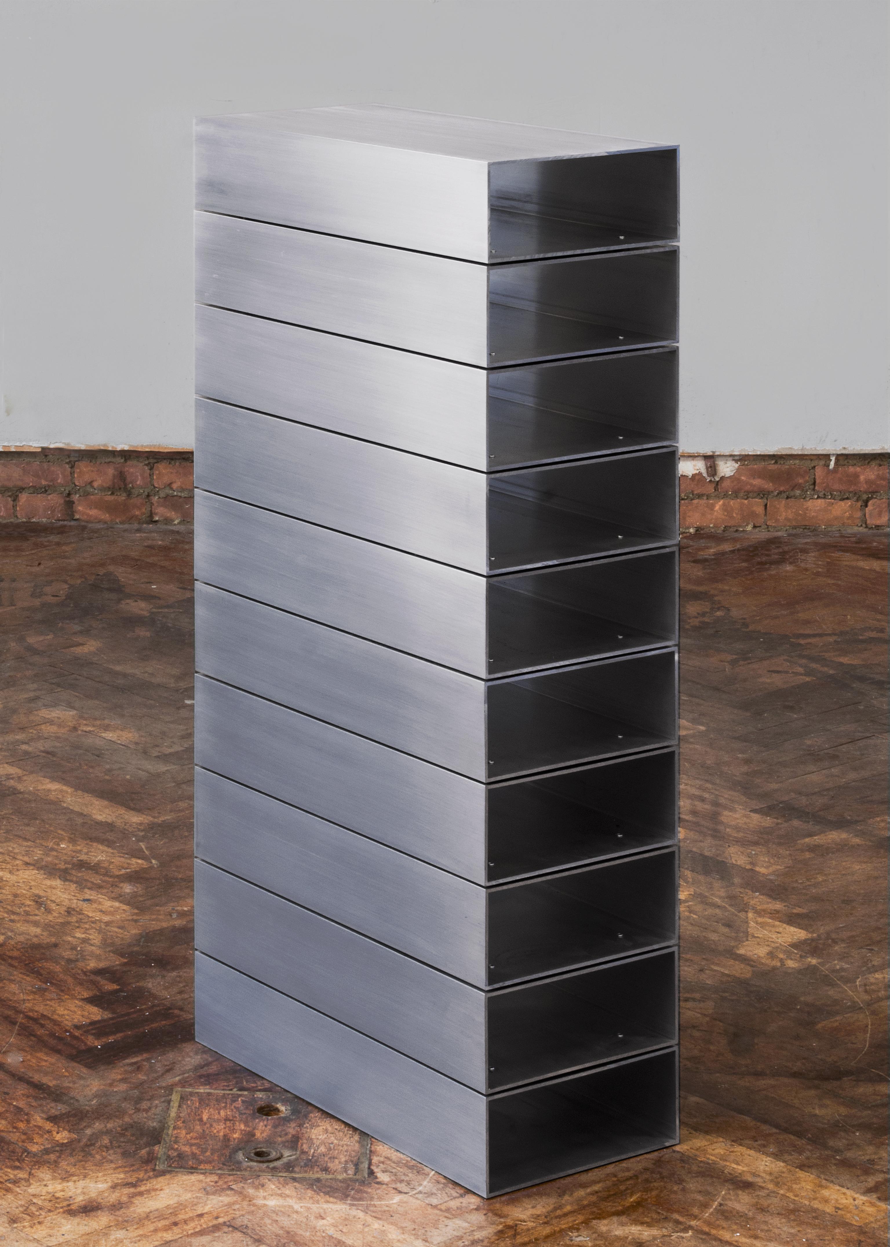 Stapelregal aus gebürstetem Aluminium von Johan Viladrich im Angebot 4