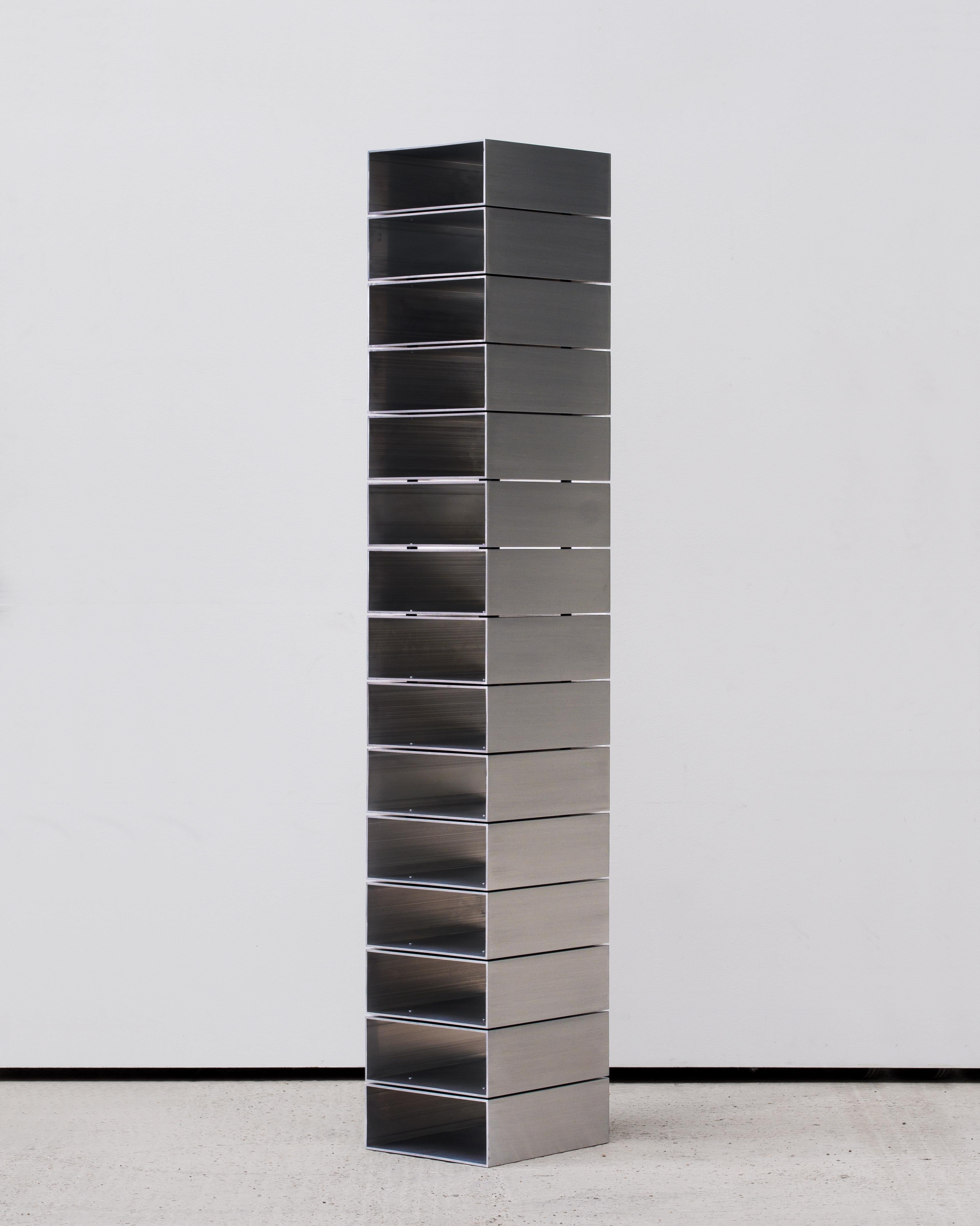Stapelregal aus gebürstetem Aluminium von Johan Viladrich im Angebot 5