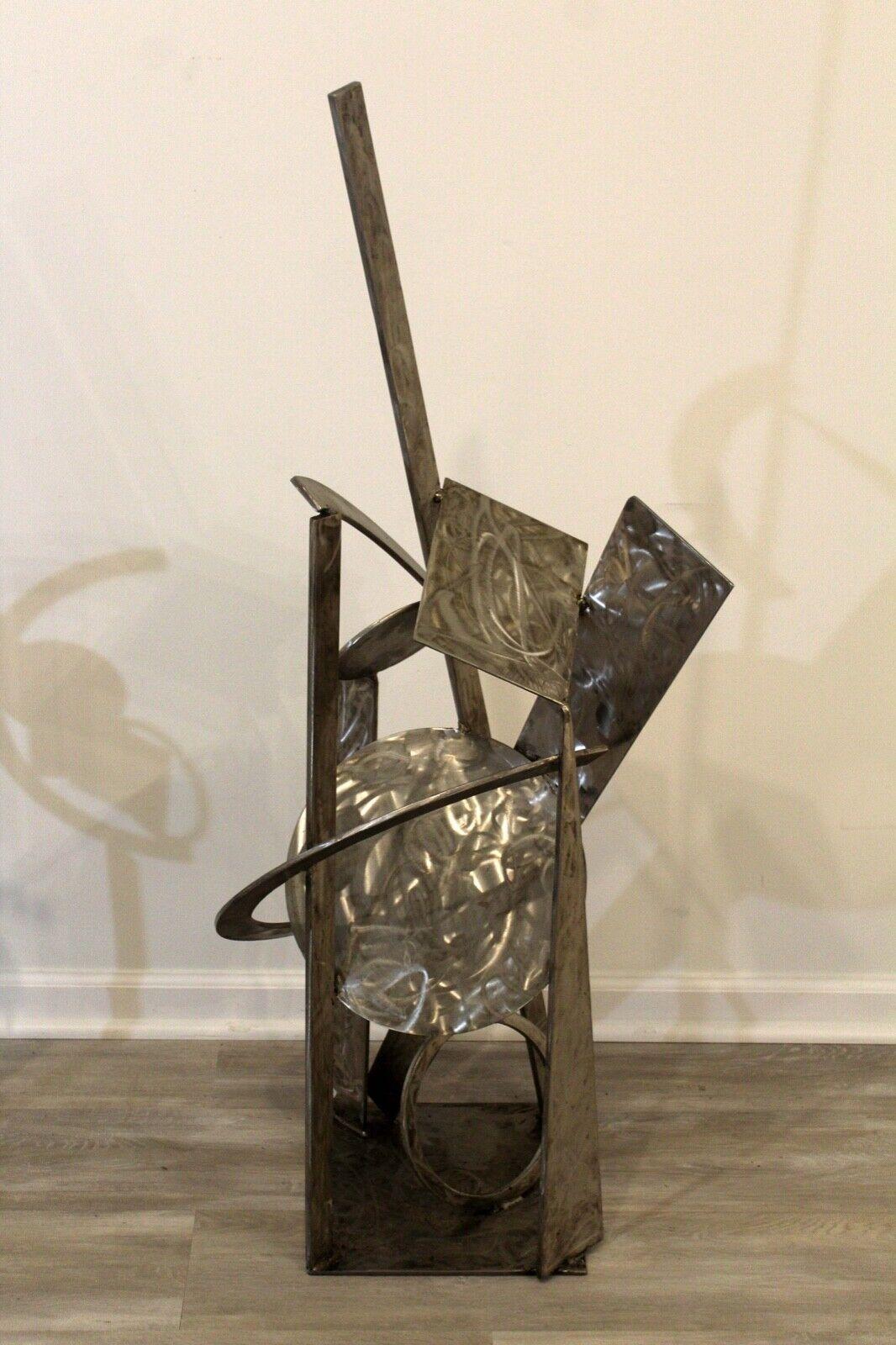 For your consideration is a fantastic large, abstract, stainless steel floor indoor or outdoor sculpture, signed Robert D. Hansen. In excellent condition.

Dimensions: 13.5 W x 17 D x 49 H.