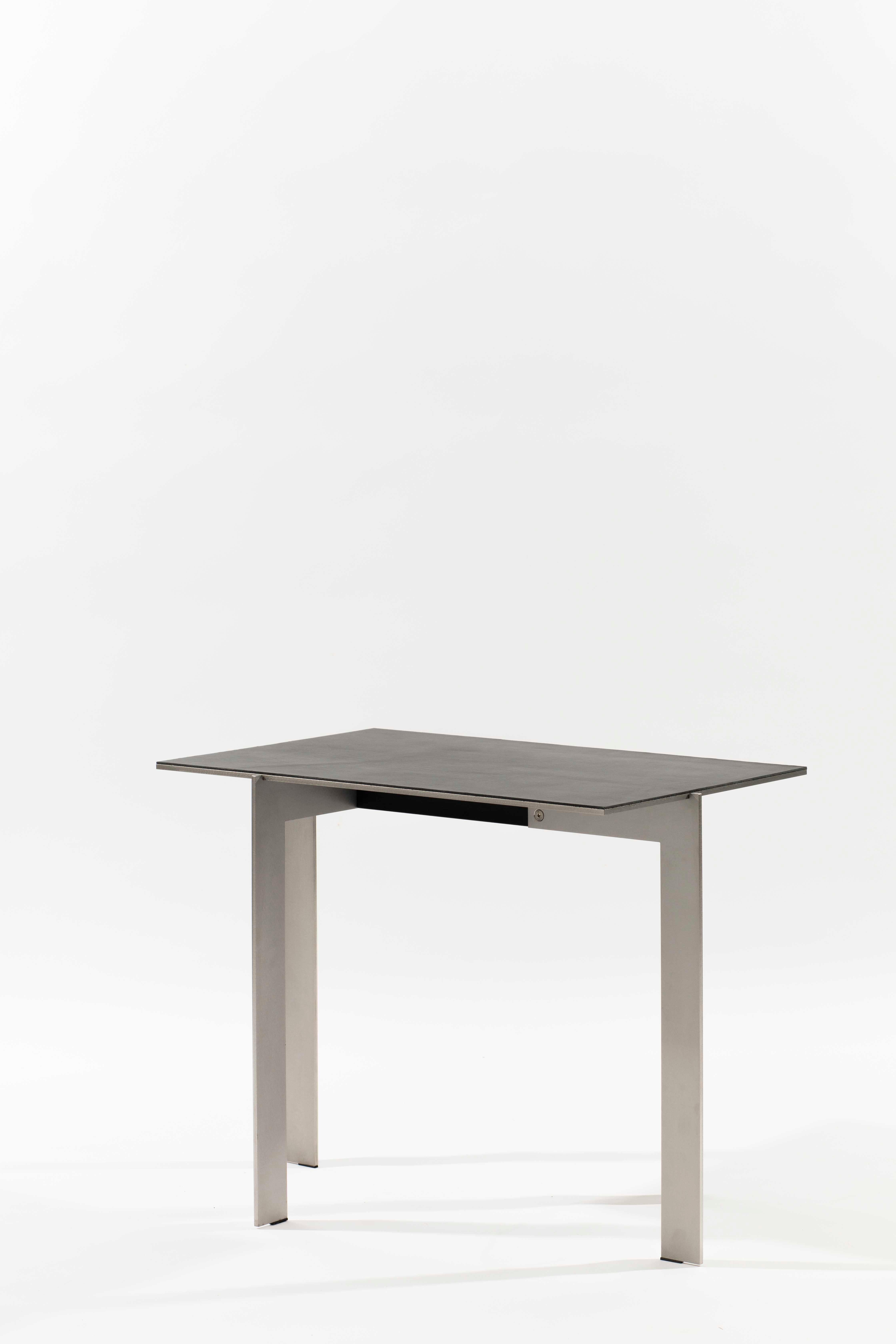 Modern contemporary rectangular side table, stainless steel & leather, Belgium In New Condition For Sale In Antwerp, Antwerp