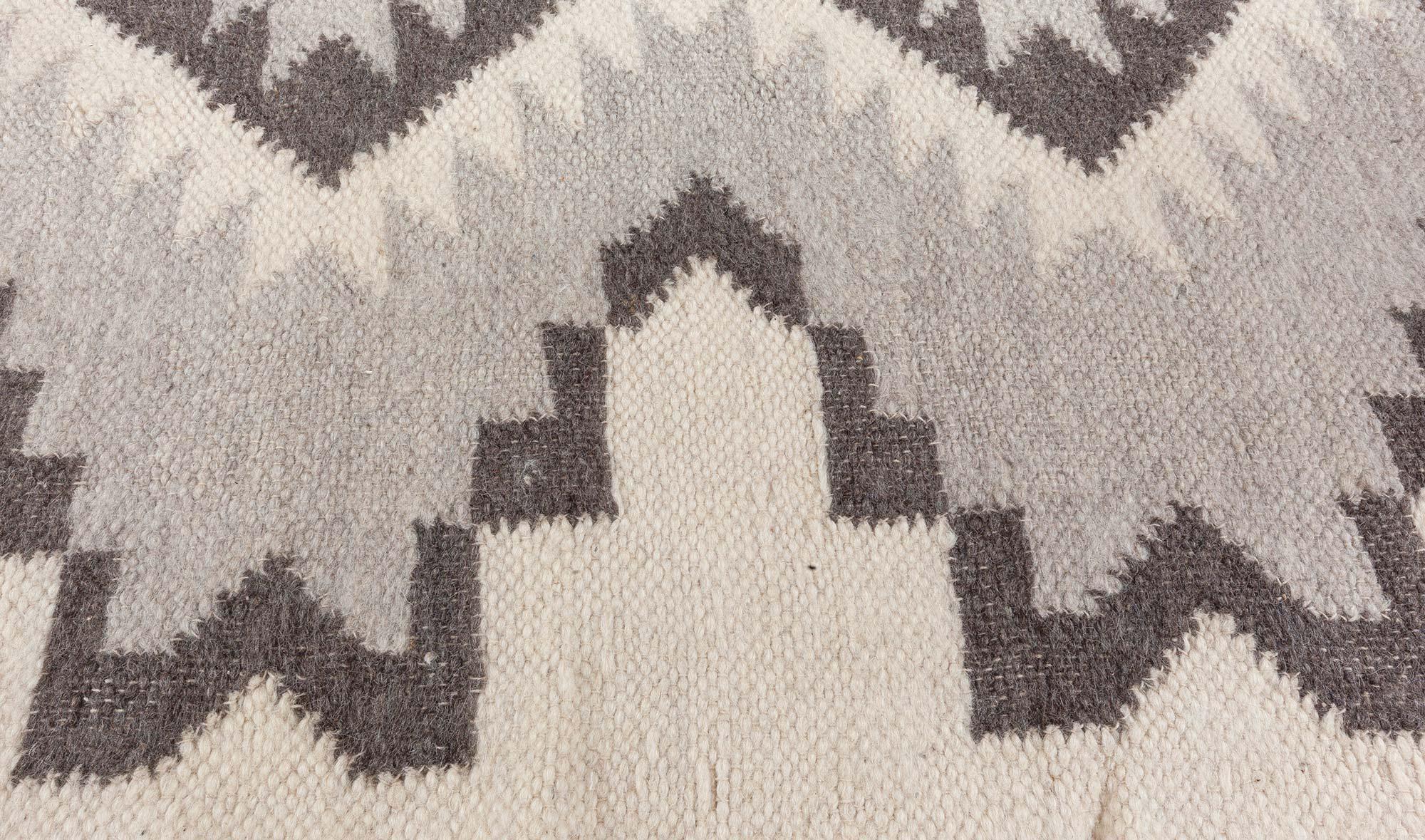 Contemporary Stamverband Rug by Doris Leslie Blau Moderno en venta