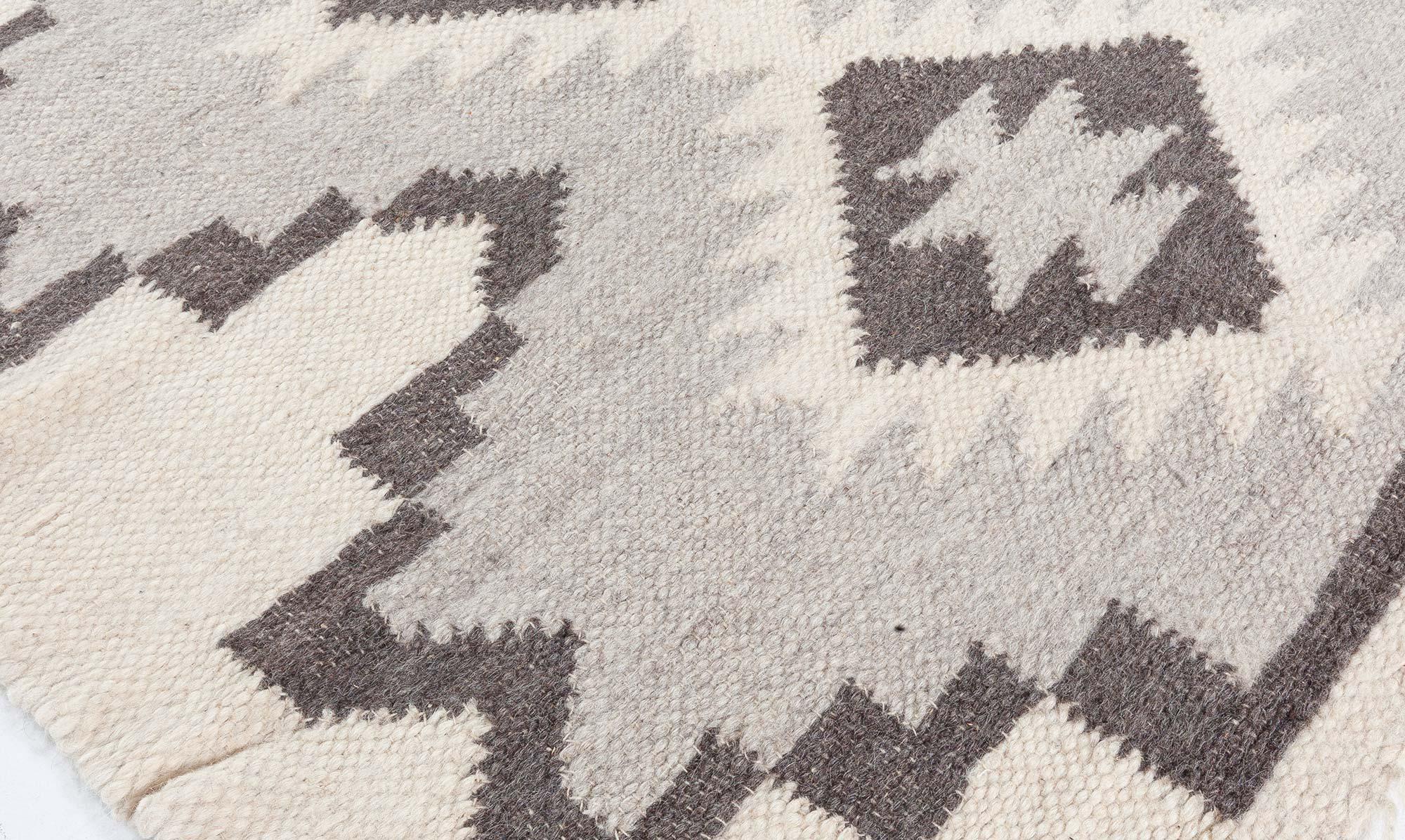 Contemporary Stamverband Rug by Doris Leslie Blau Anudado a mano en venta