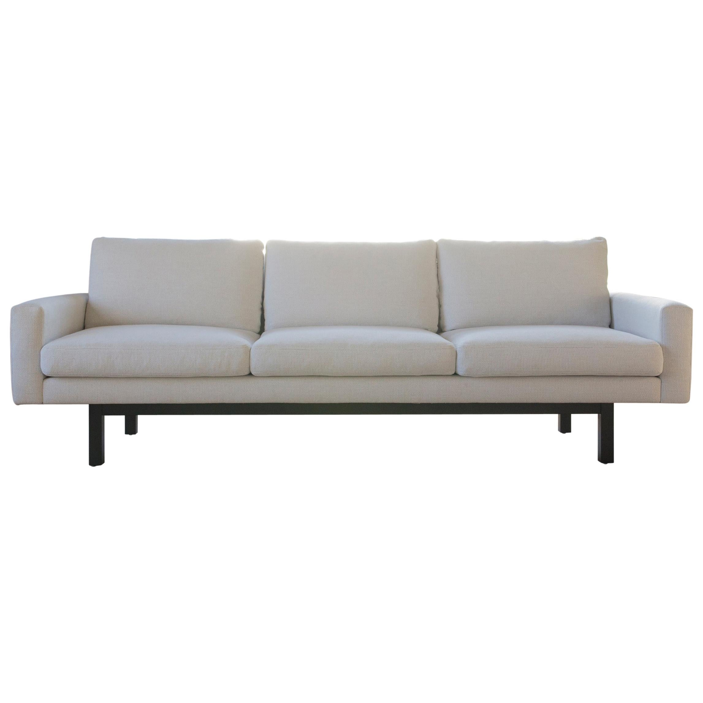 Contemporary Standard Sofa in Velvet For Sale at 1stDibs