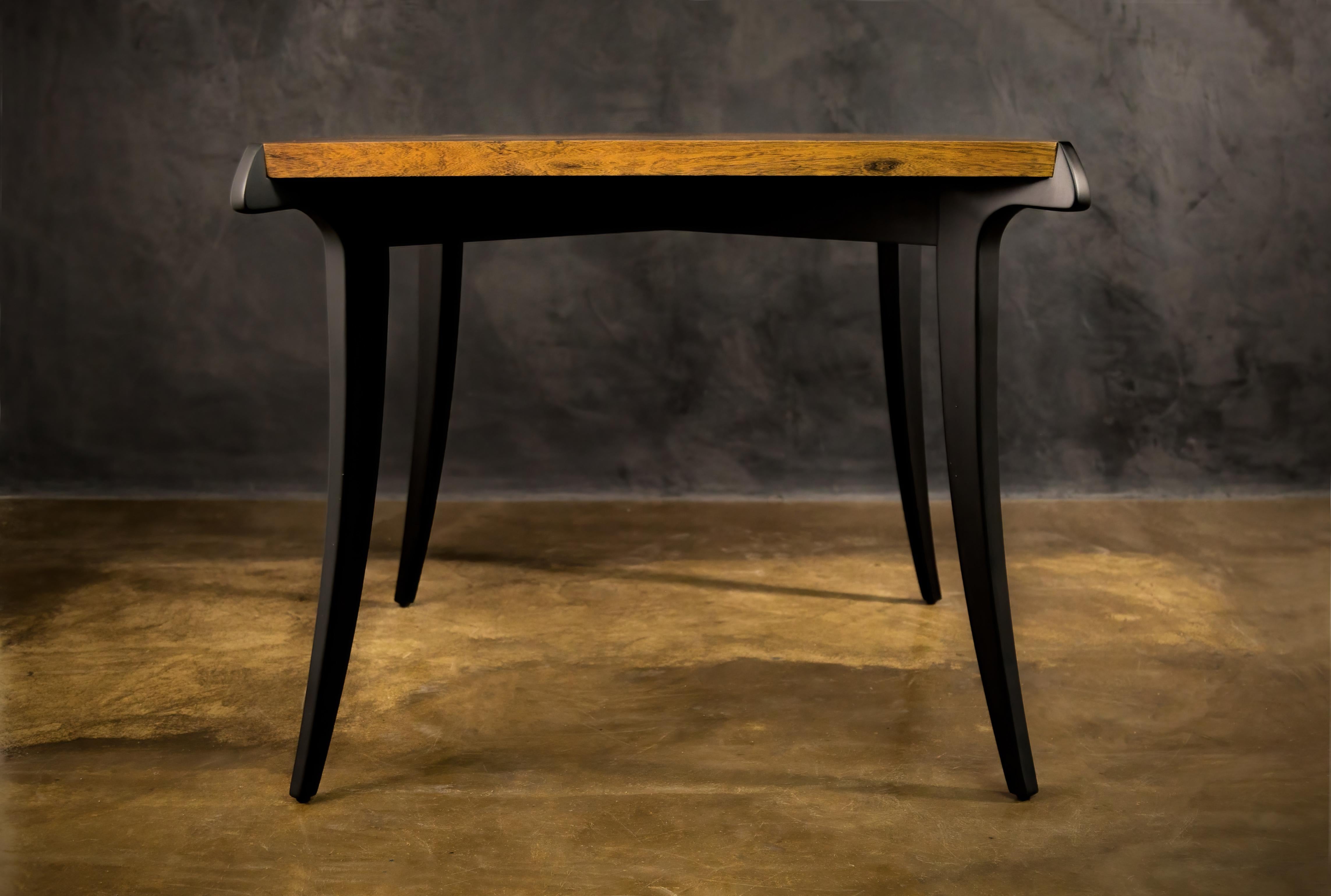 Zeitgenössischer Starburst-Tisch aus exotischem Holz mit Säbelbeinen von Costantini, Uccello (Moderne) im Angebot