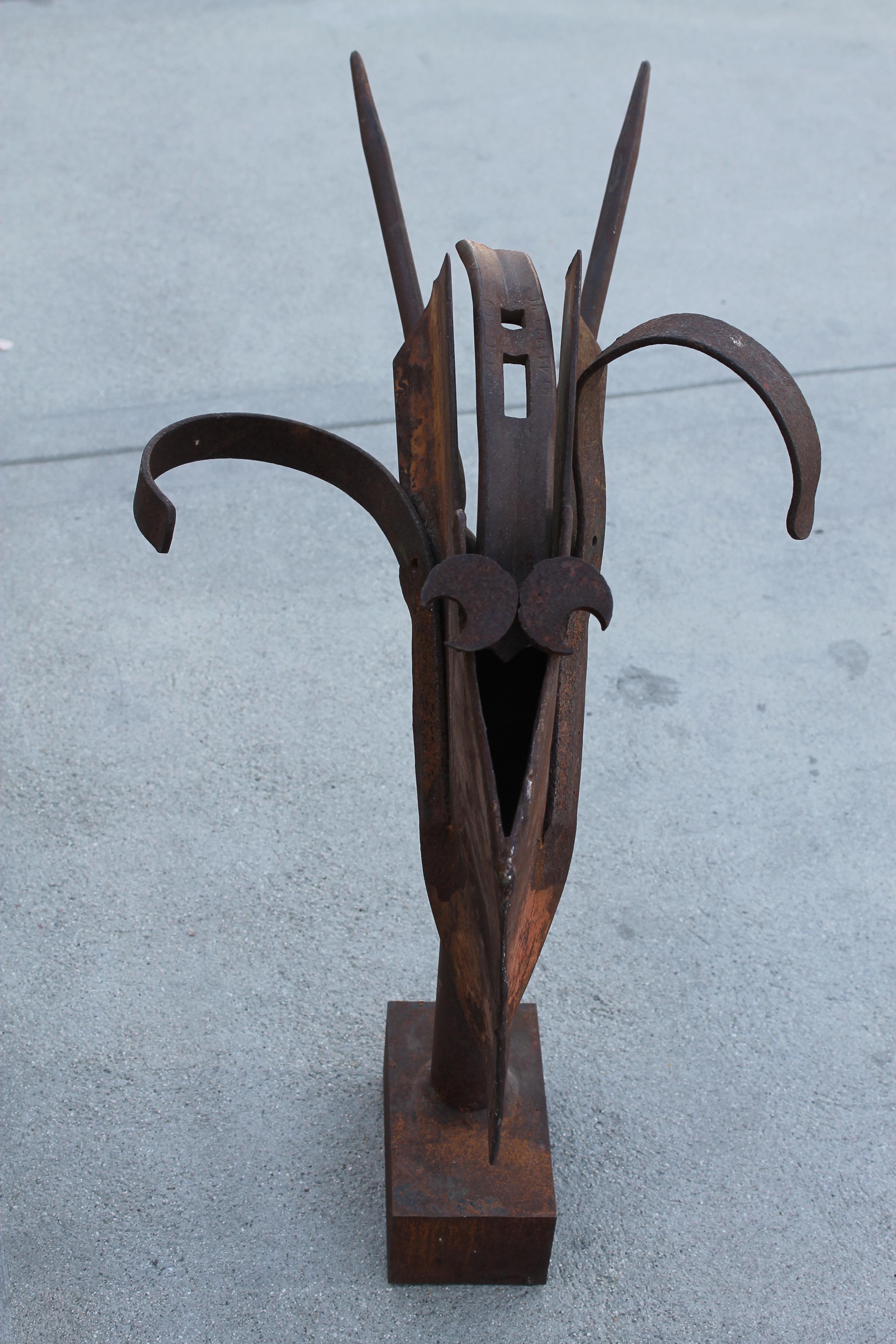 Sculpture brutaliste contemporaine en acier en vente 1