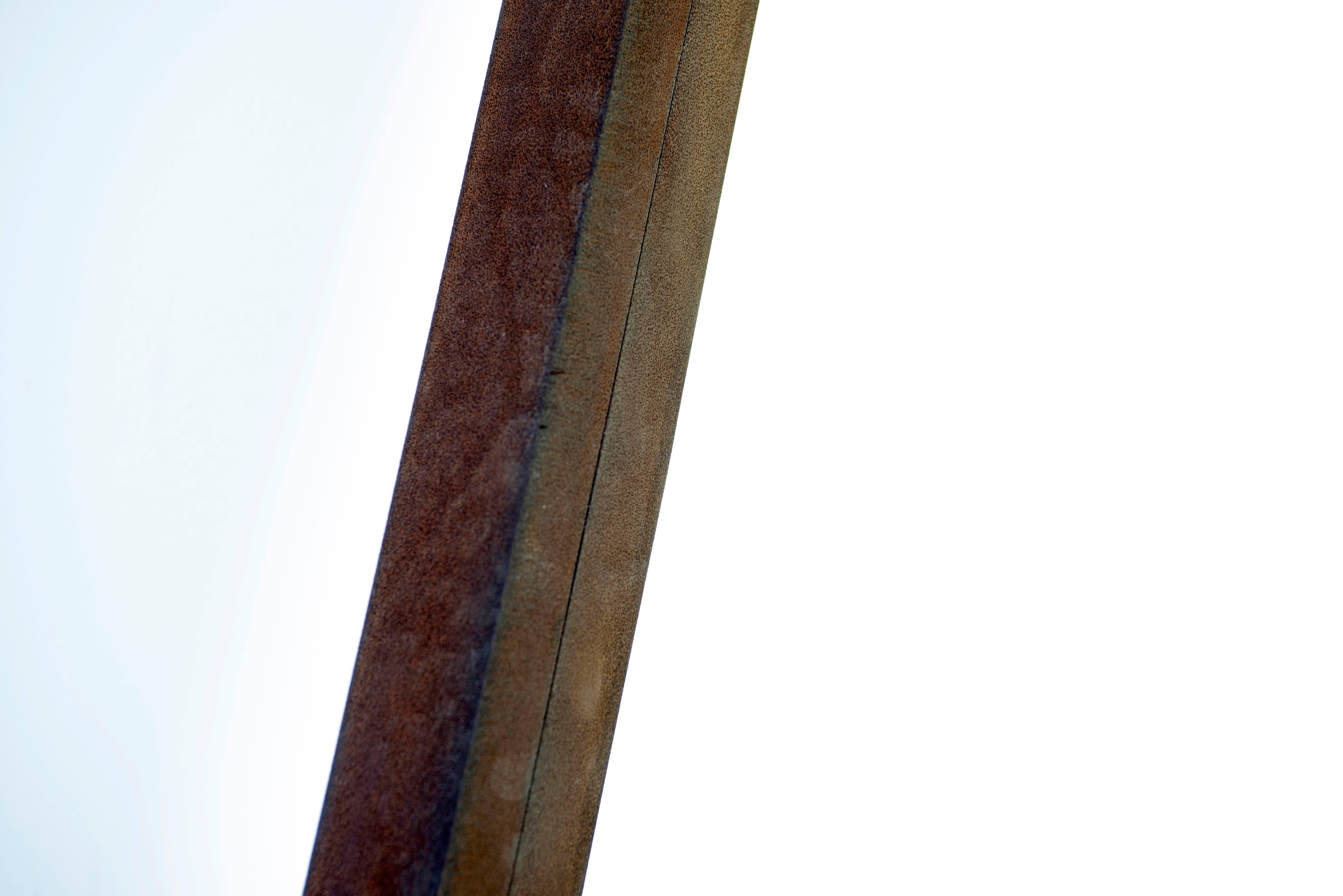 Stahl-Harpoon-Stehlampe aus patiniertem Kor-Ten-Stahl von Eric Slayton (21. Jahrhundert und zeitgenössisch) im Angebot