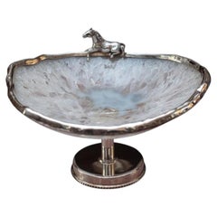 Cuenco contemporáneo con pie de plata de ley y cristal de roca con caballo