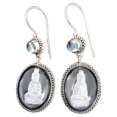 Boucles d'oreilles contemporaines en argent sterling avec cristal de quartz Quan Yin et aigue-marine