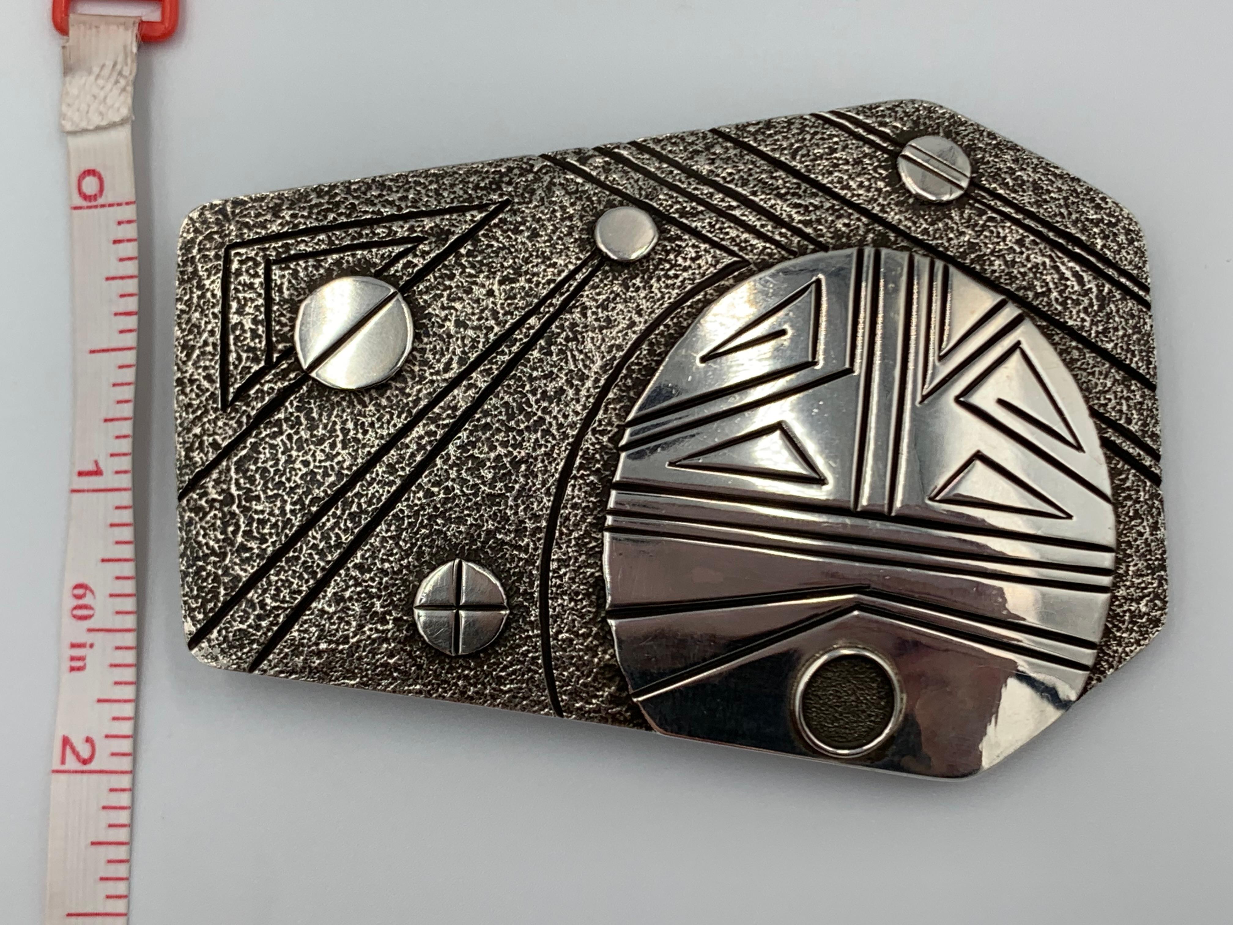 Hebilla contemporánea de fundición en tufa de plata de ley del orfebre navajo Fidel Bahe en venta 5