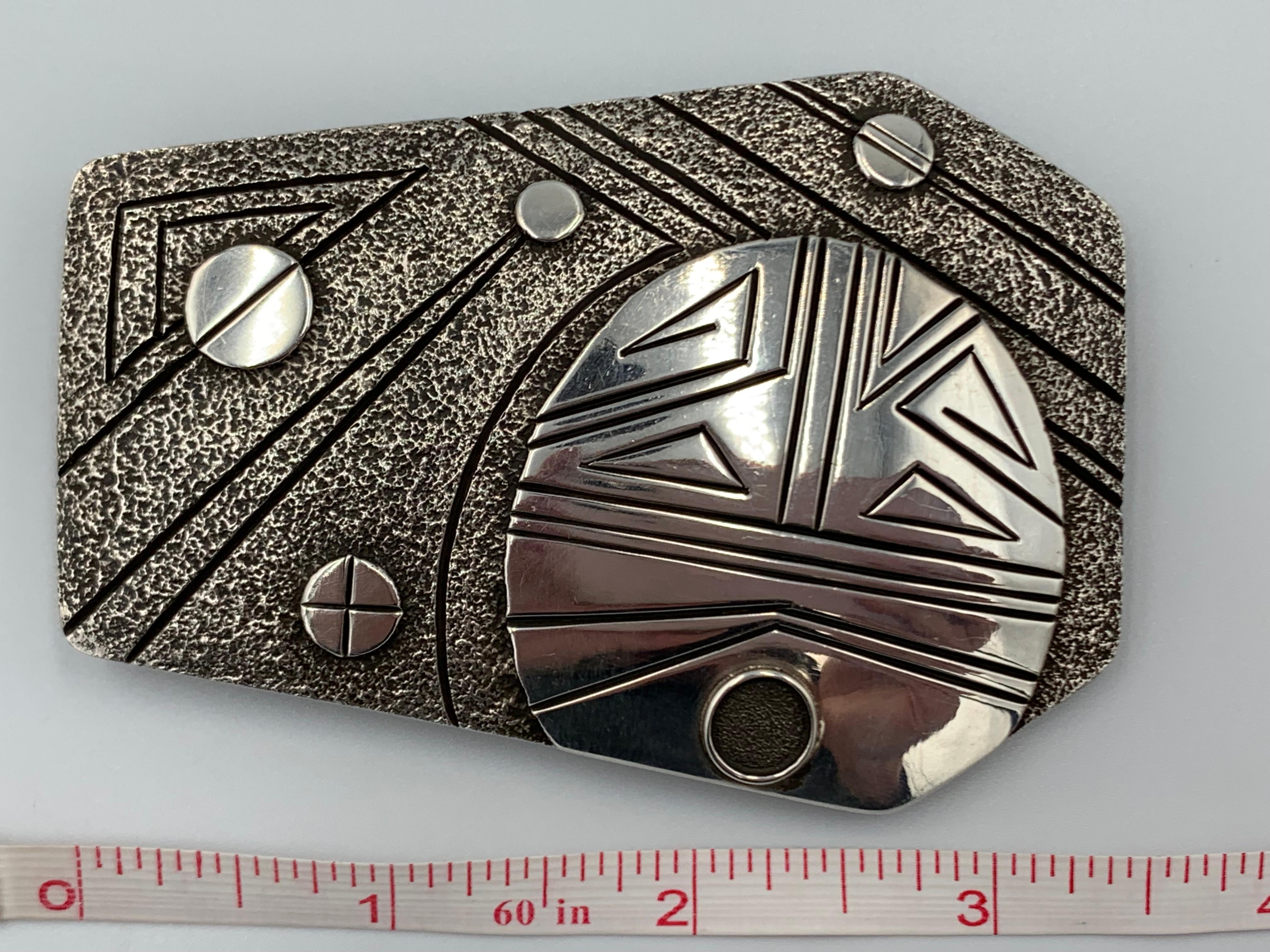 Hebilla contemporánea de fundición en tufa de plata de ley del orfebre navajo Fidel Bahe en venta 4