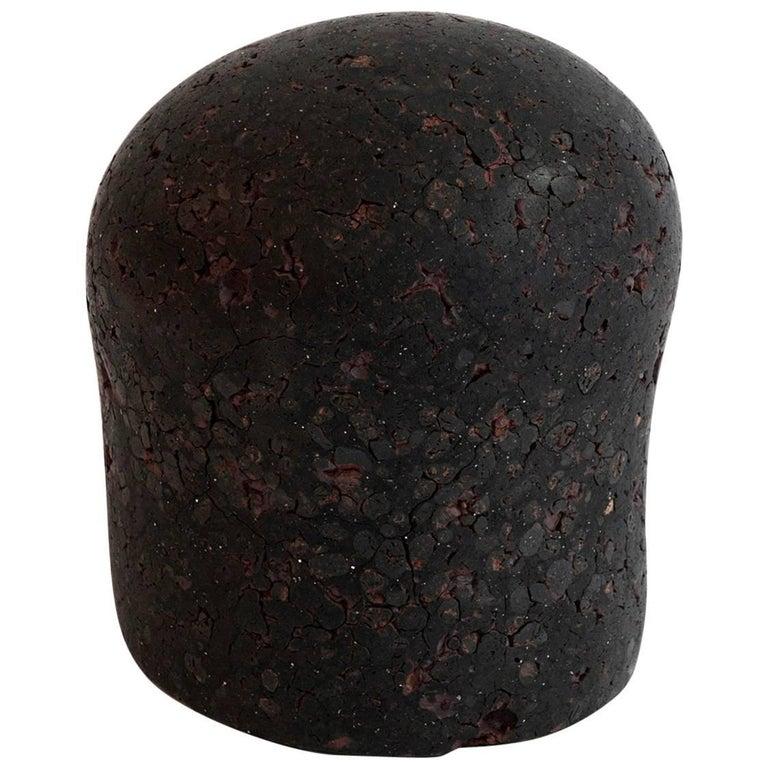 Zeitgenössisches glasiertes schwarzes Keramikmodell Lluna Nova aus Stein von Claudi Casanovas  (Spanisch) im Angebot